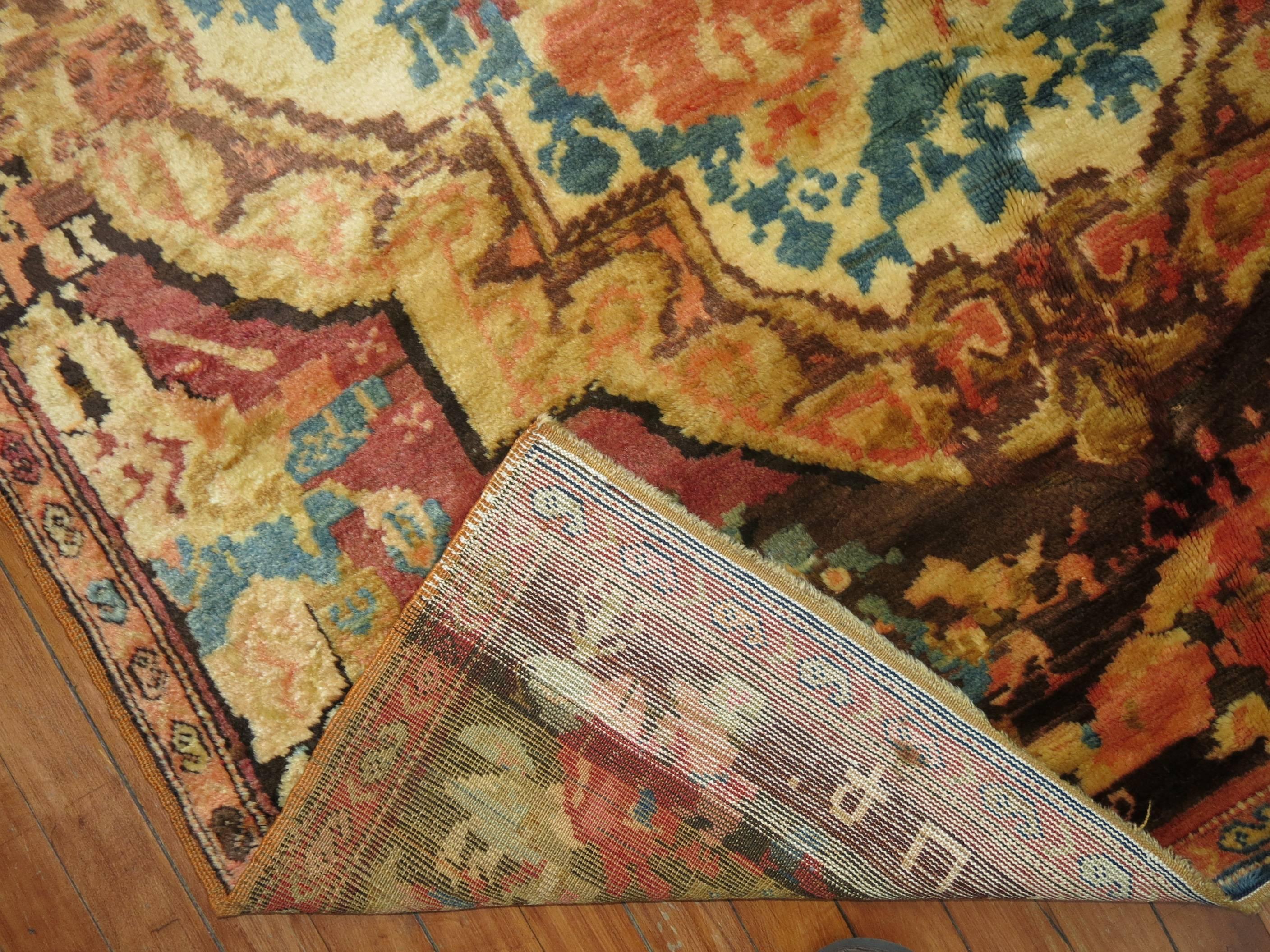 Muave Brauner handgewebter antiker armenischer geblümter Karabagh-Teppich, datiert 1934 (Armenisch) im Angebot