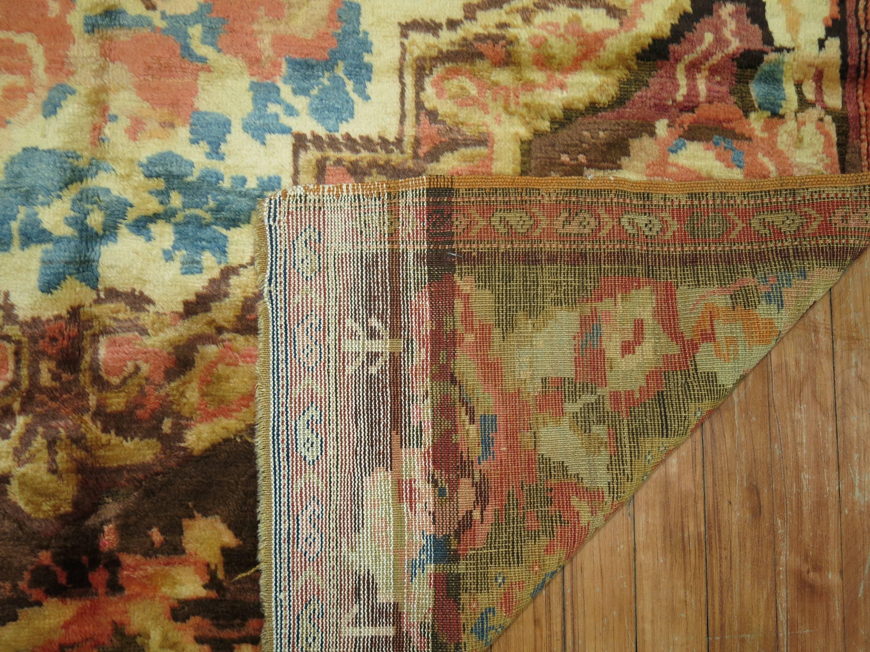 Muave Brauner handgewebter antiker armenischer geblümter Karabagh-Teppich, datiert 1934 (Mitte des 20. Jahrhunderts) im Angebot