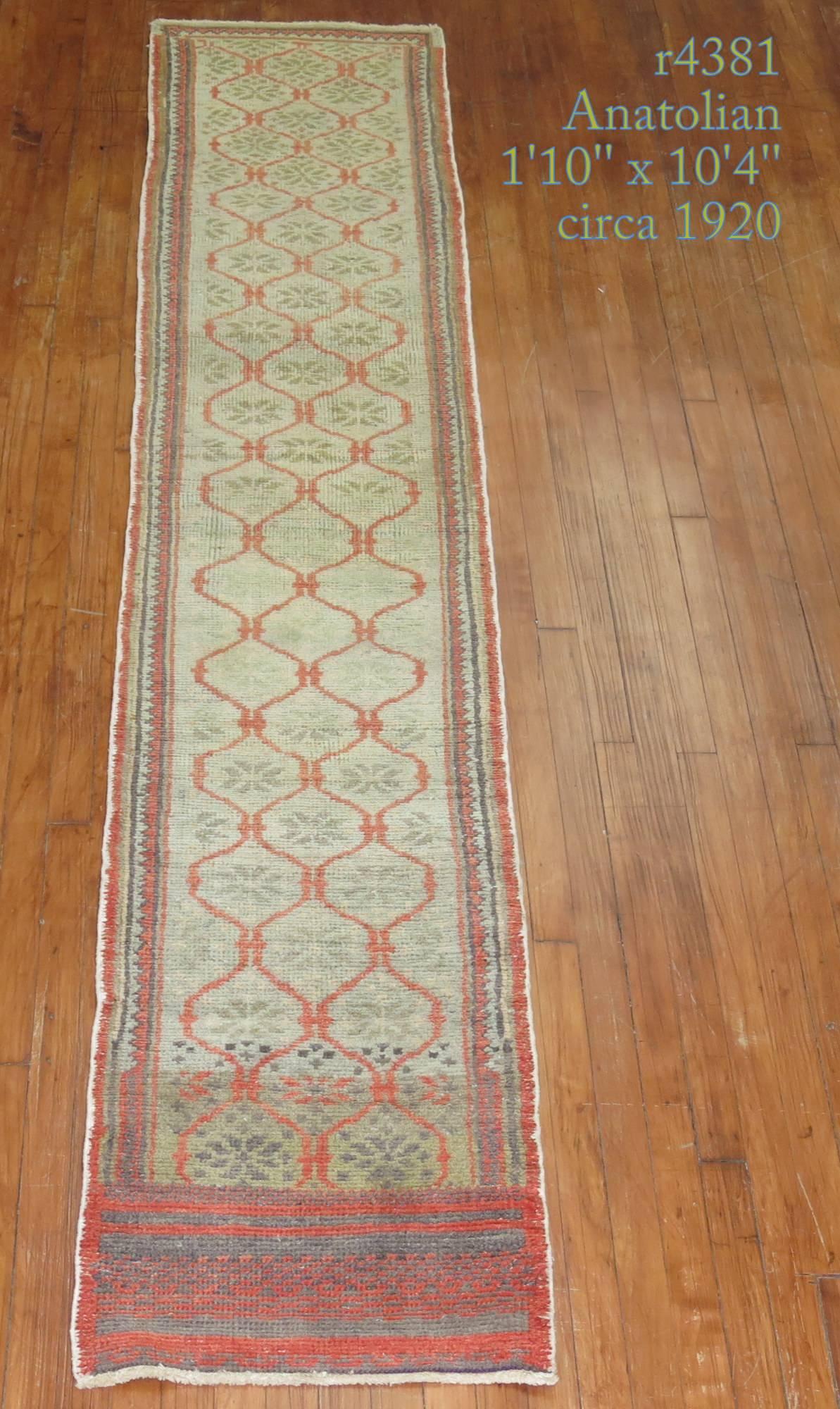 Green Wool 20th Century Turkish Oushak Narrow Runner In Excellent Condition For Sale In New York, NY