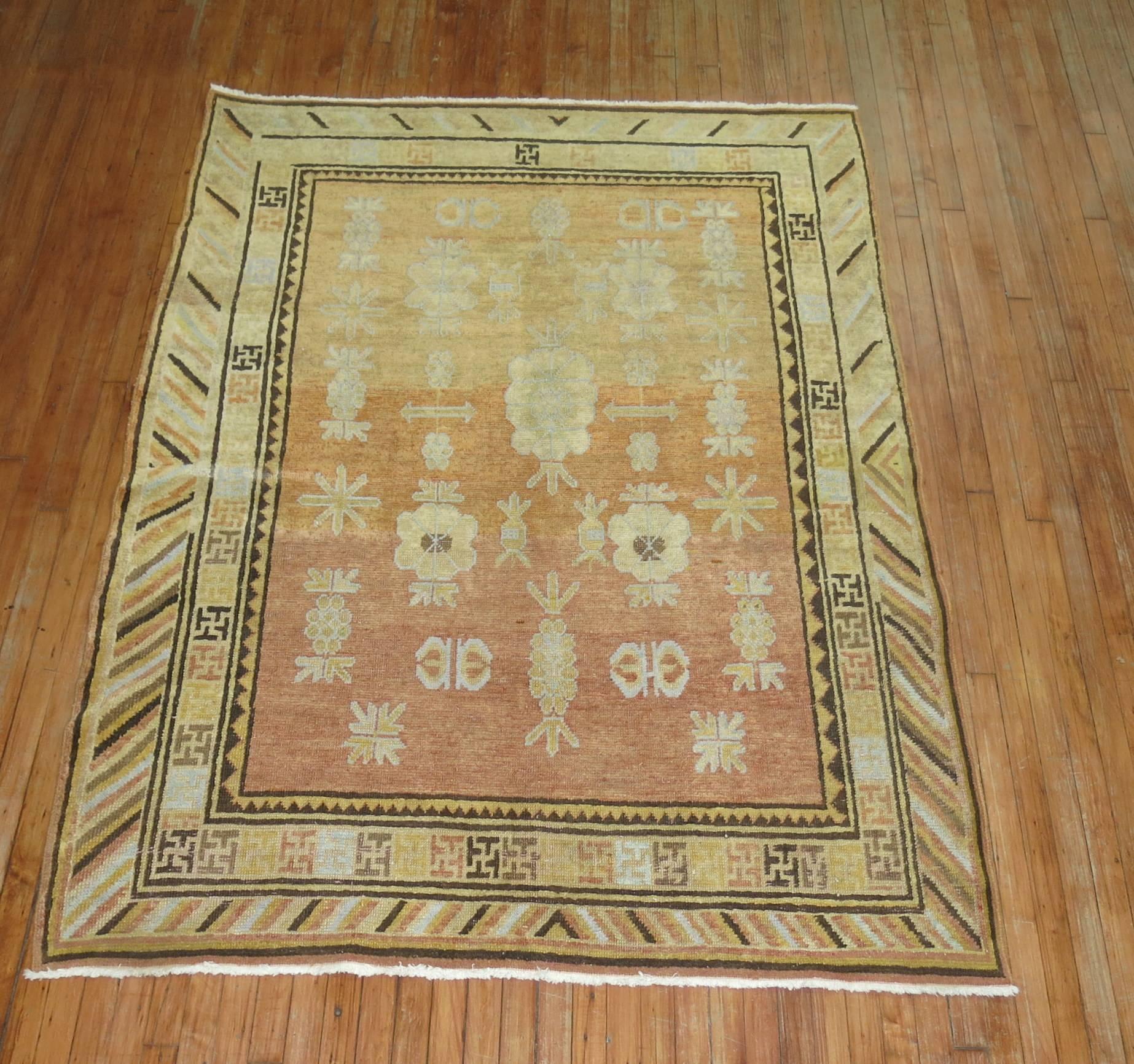 Tissé à la main Ancien tapis Khotan du Turkmenistan en vente