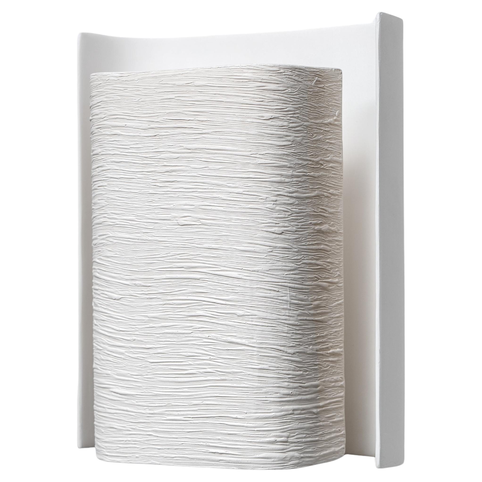 Applique murale sculpturale en plâtre blanc 'Galba I' -  Organic Modern par Benediko