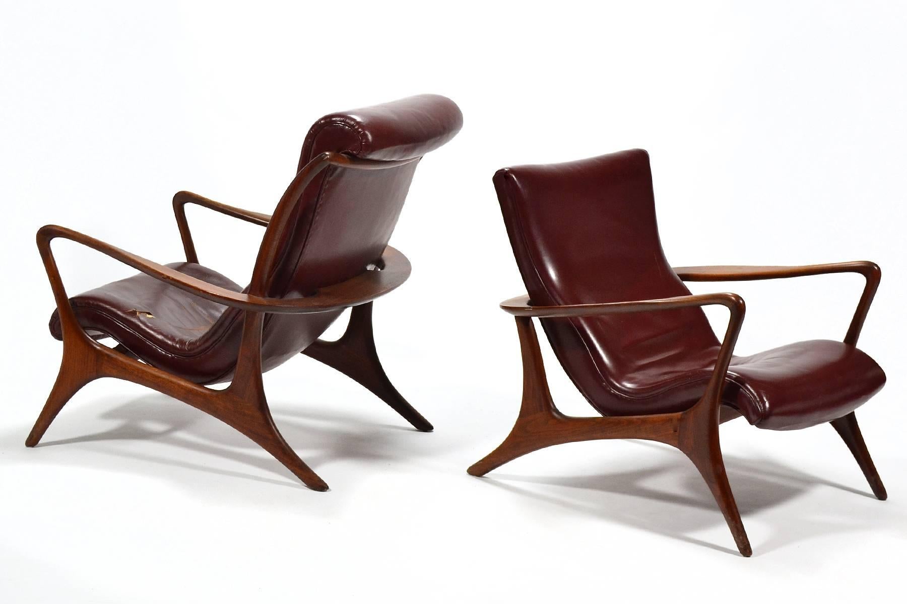 We are delighted to offer these exceptional lounge chairs by Vladimir Kagan. The 