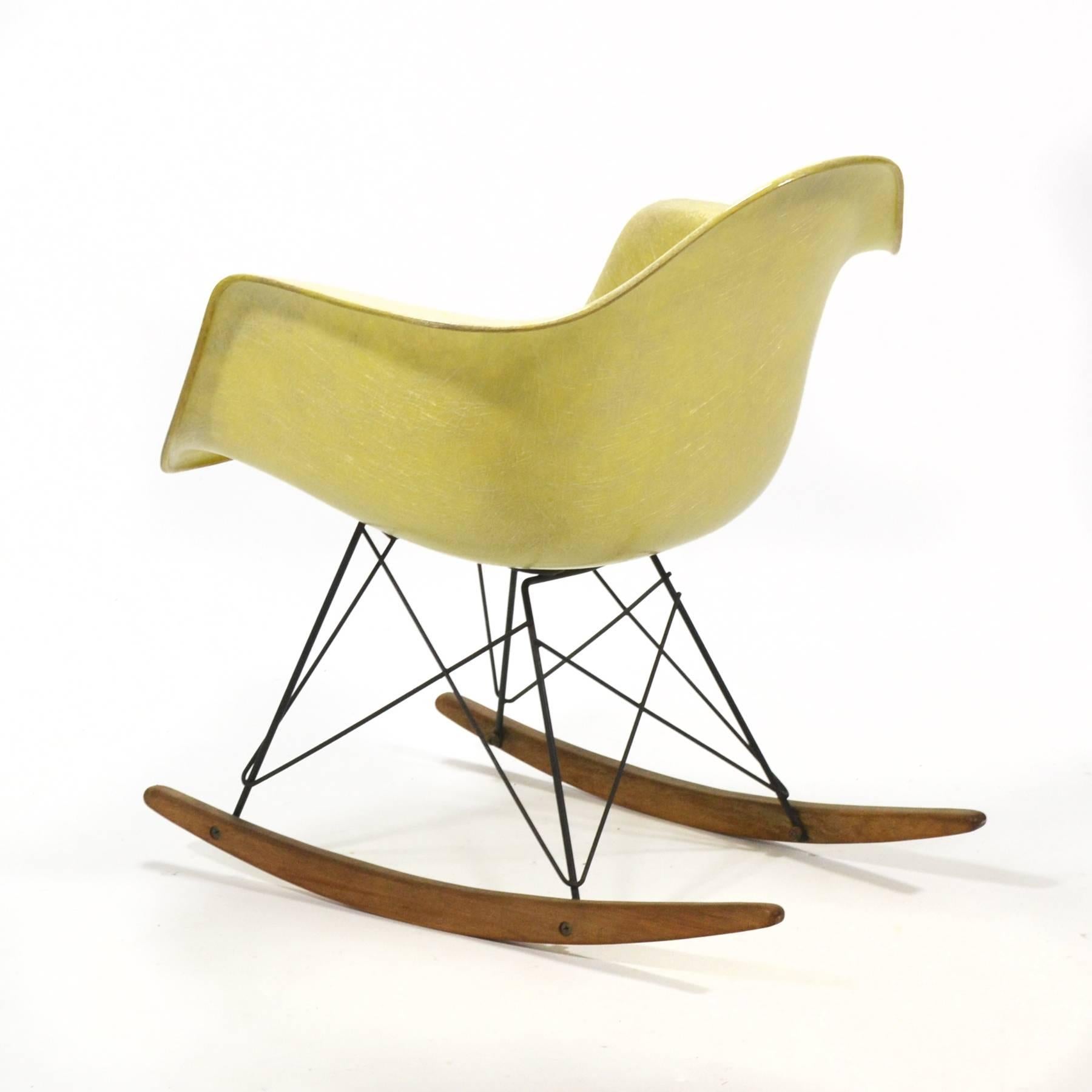 Eames Lemon Yellow Zenith Rope-Edge, RAR Rocker by Herman Miller In Good Condition For Sale In Highland, IN