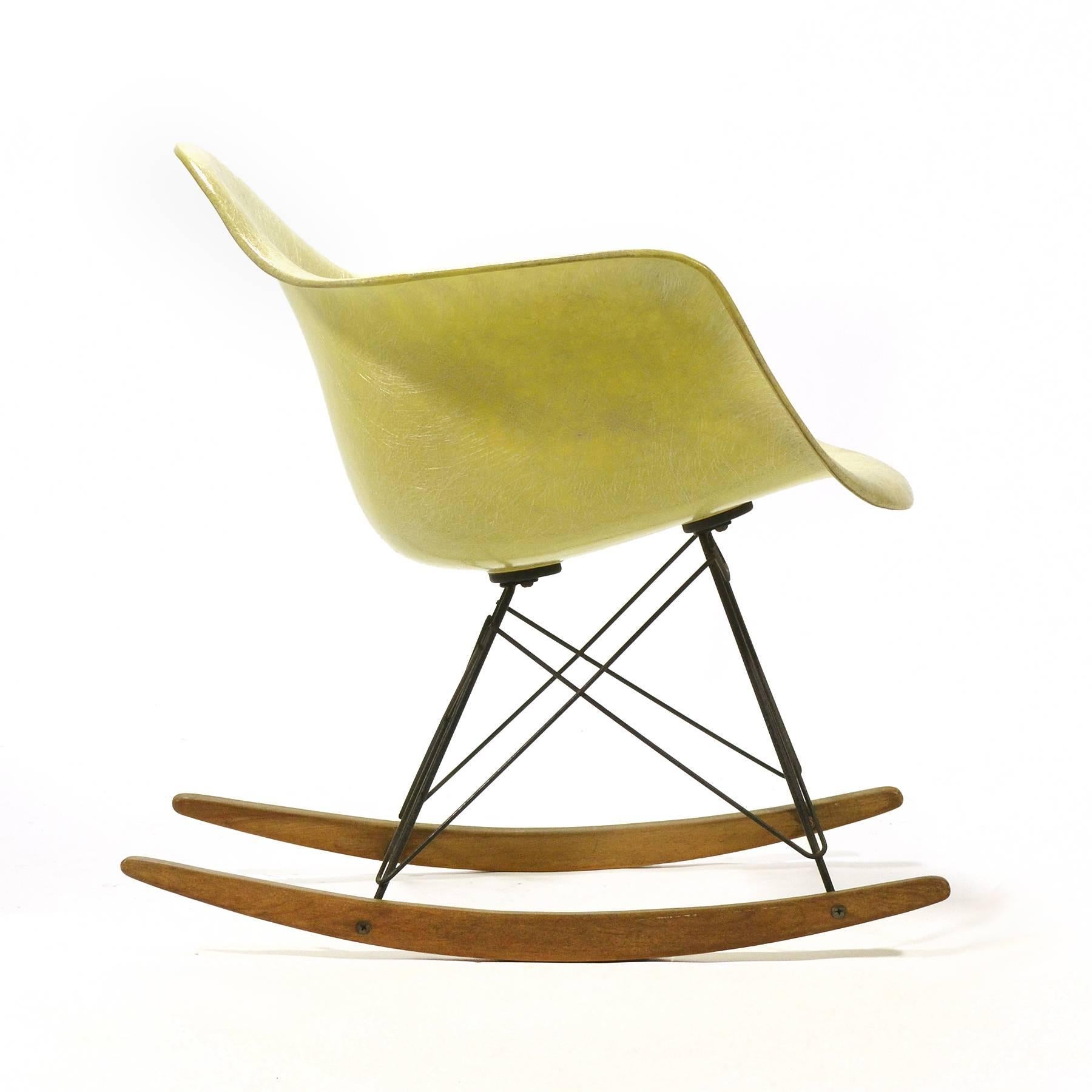 Acier Fauteuil à bascule Rope-Edge Eames Zenith jaune citron, RAR Rocker par Herman Miller en vente