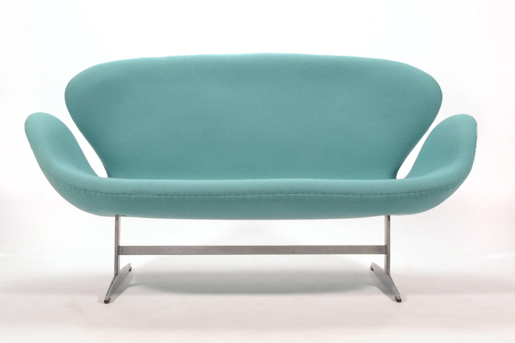 fritz hansen swan sofa