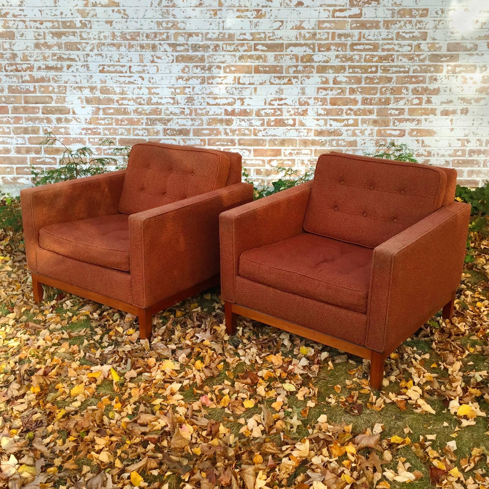Pair of Steelcase Lounge Chairs in the Manner of Florence Knoll In Good Condition In Highland, IN