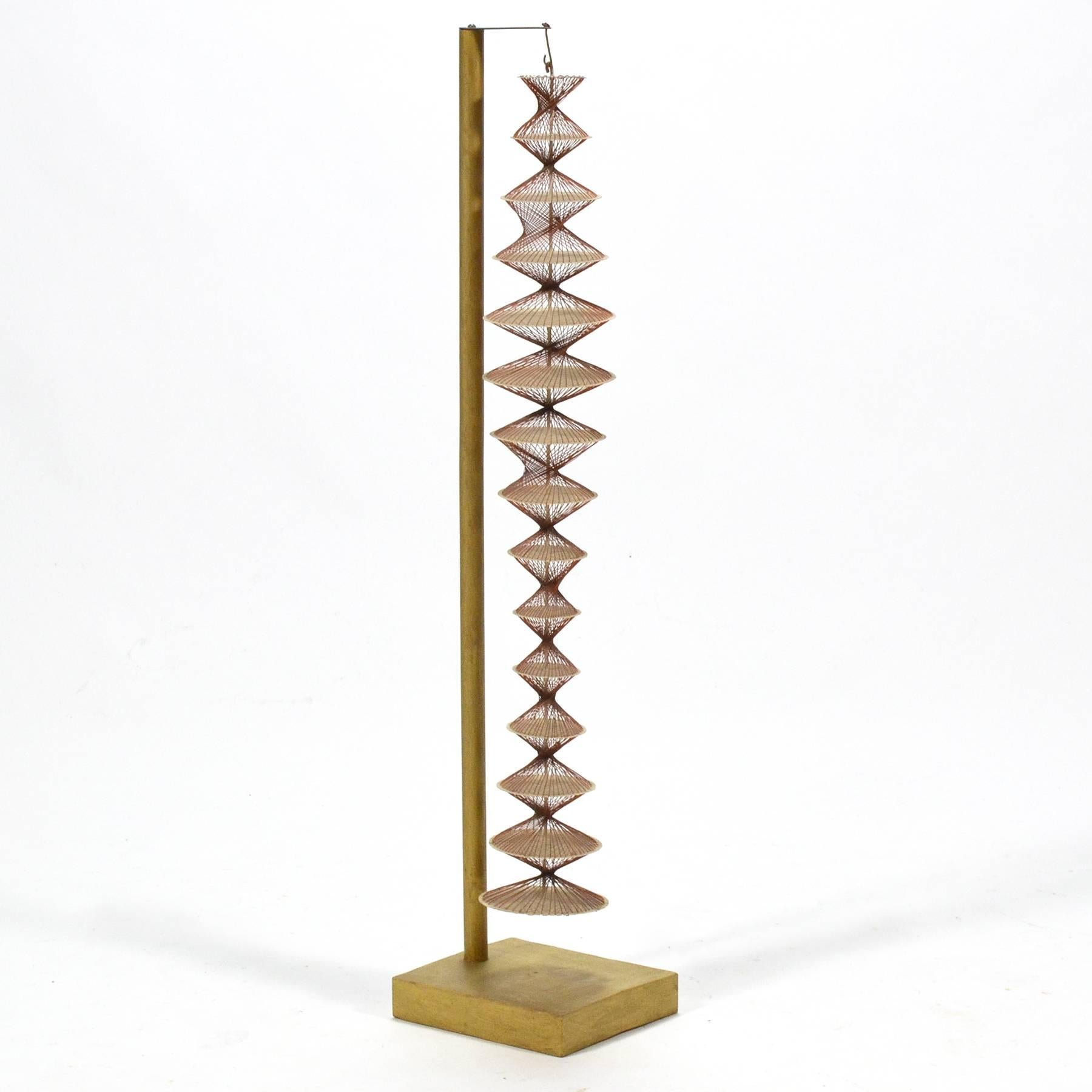 Geometrische Skulptur aus Stahl und String, abstrakt im Angebot 2