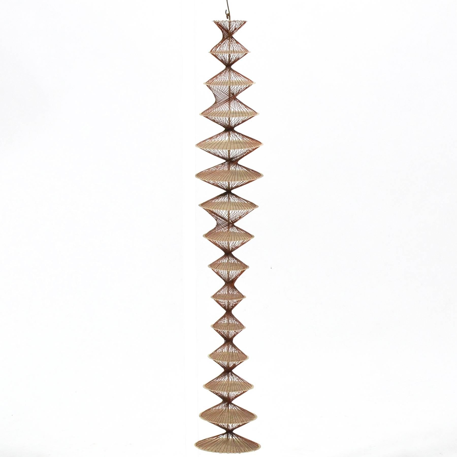 Sculpture géométrique abstraite en acier et corde en vente 2
