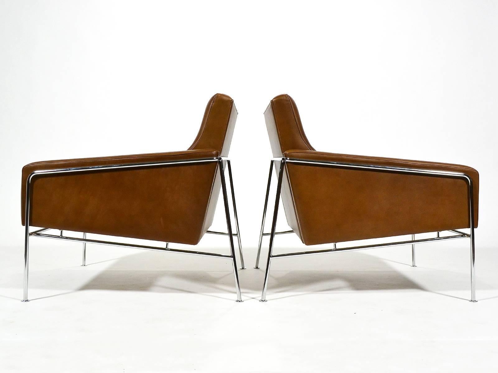 Danish Pair of Arne Jacobsen Series 3300 Lounge Chairs by Fritz Hansen