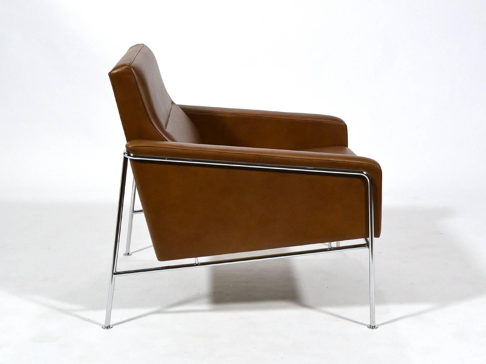 Mid-20th Century Pair of Arne Jacobsen Series 3300 Lounge Chairs by Fritz Hansen