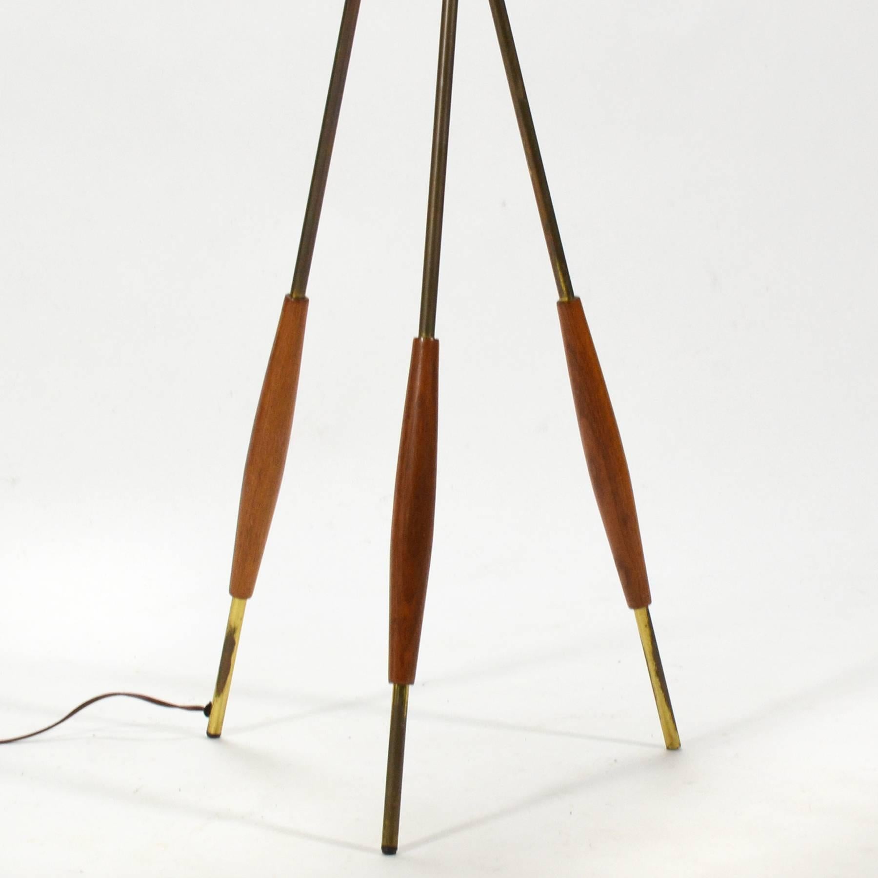 Gerald Thurston Tripod Floor Lamp by Lightolier In Good Condition In Highland, IN