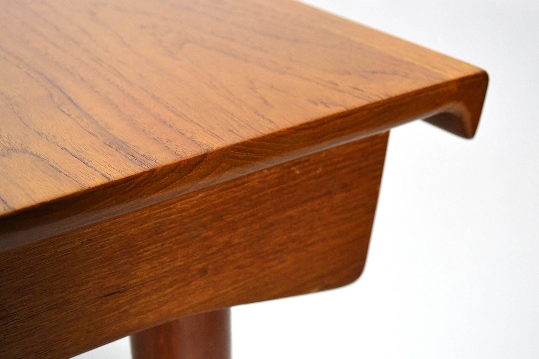 Mid-20th Century Finn Juhl Model 540 Solid Teak Extension Table