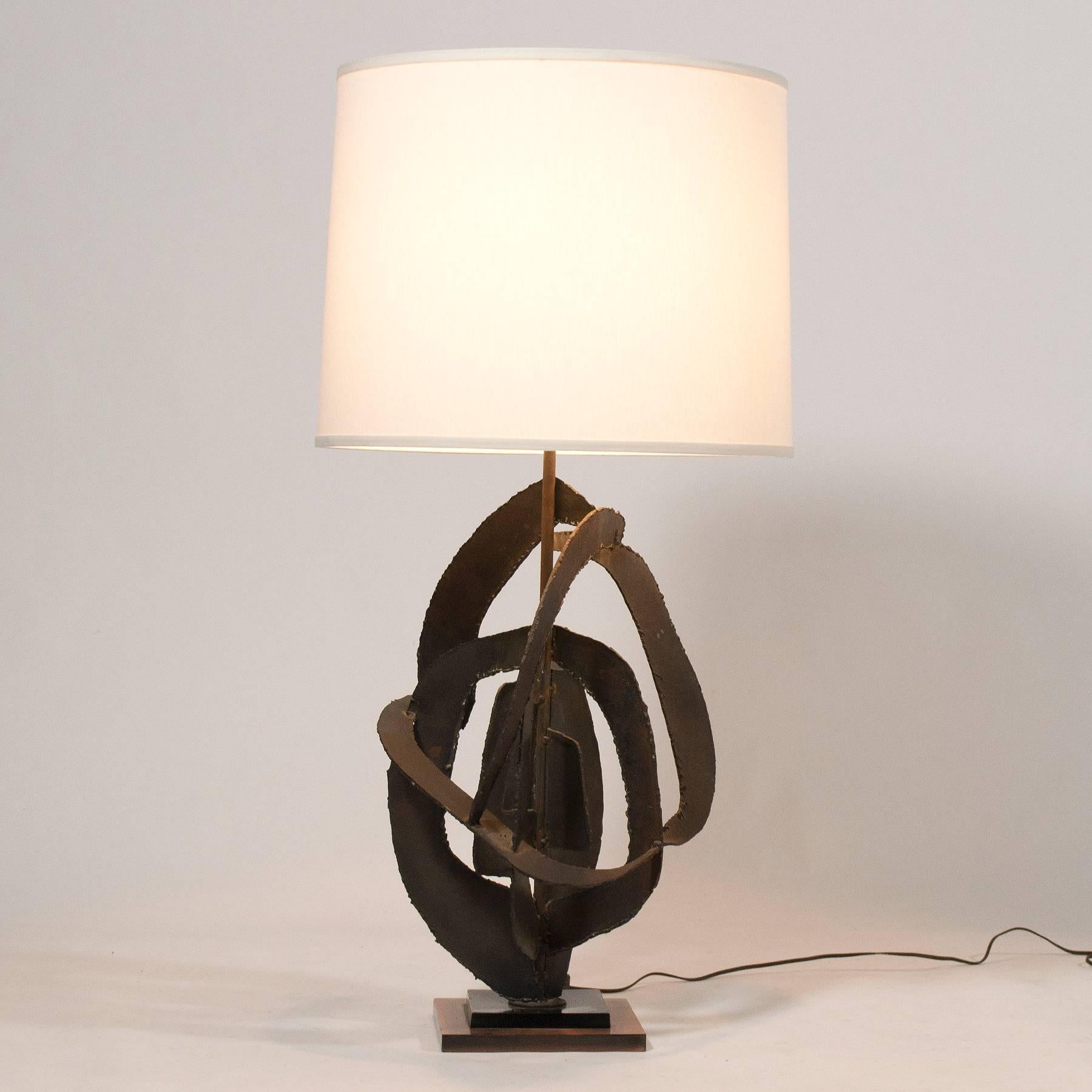 American Harry Balmer Table Lamp with Brutalist Sculpture Base by Laurel