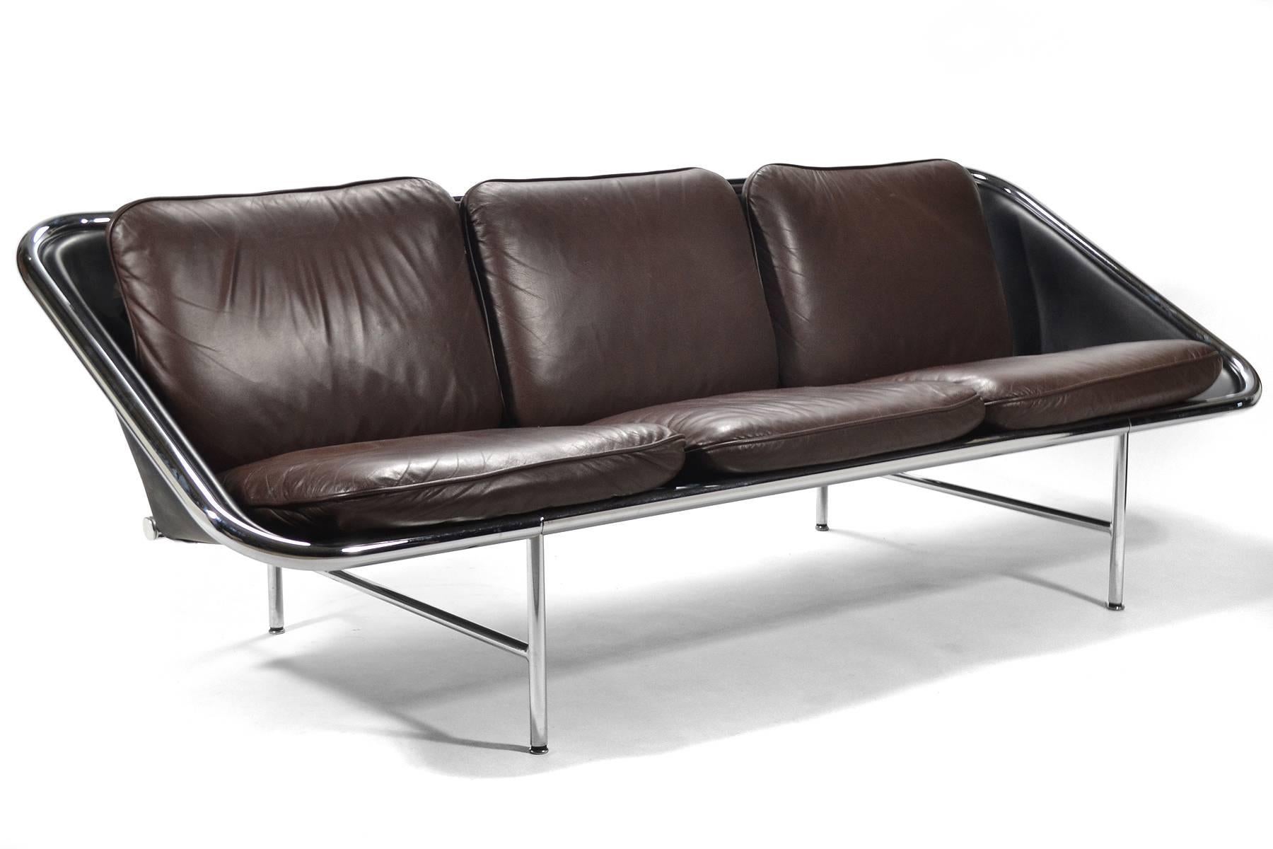 Designed in 1963 by John Svezia, Ronal Beckman and Irving Harper for George Nelson and Assoc. the Sling Sofa is an innovative design which uses a chrome-plated tubular steel frame, thick leather, neoprene and reinforced rubber to suspend the seat