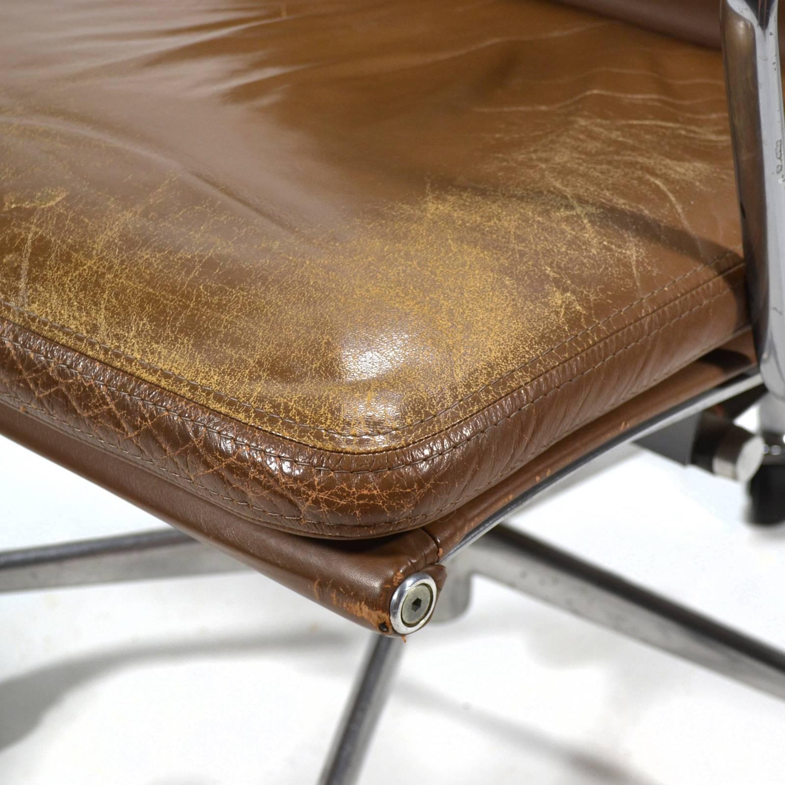 Mid-20th Century Eames Aluminium Group Soft Pad Management Chair by Herman Miller