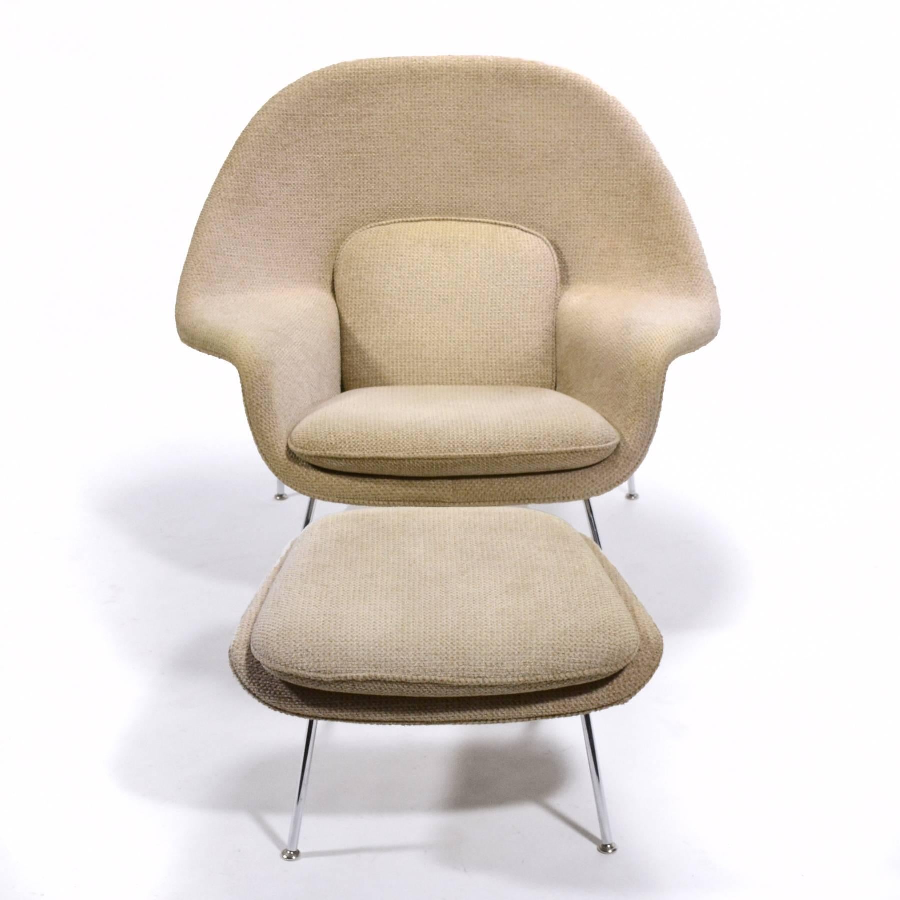 Mid-Century Modern Eero Saarinen Womb Chair and Ottoman by Knoll