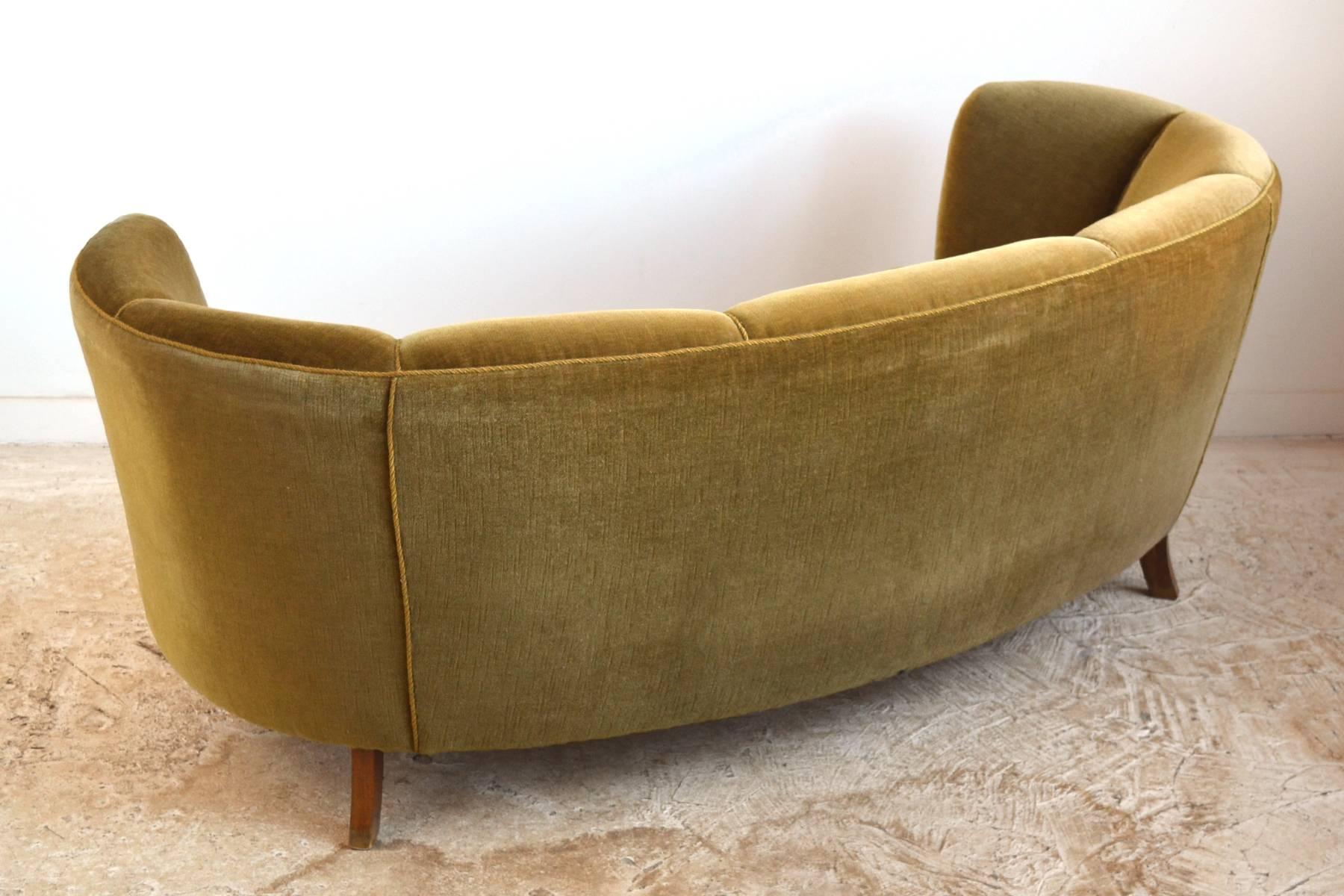 Swedish, 1940s Curved Velvet Sofa In Good Condition In Highland, IN