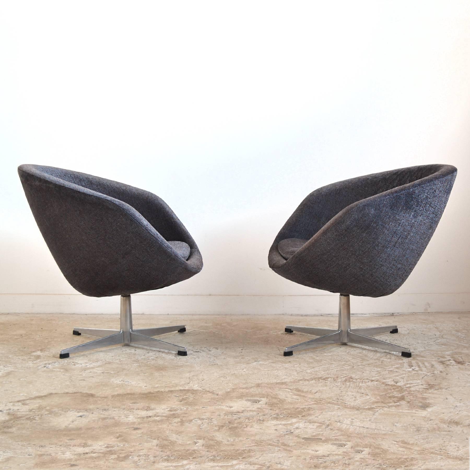 Scandinavian Modern Pair of Swivel Lounge Chairs by Overman
