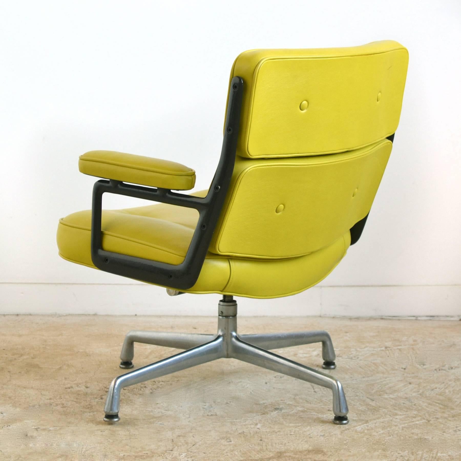 Eames Time-Life Chair with Green Leather by Herman Miller In Good Condition In Highland, IN