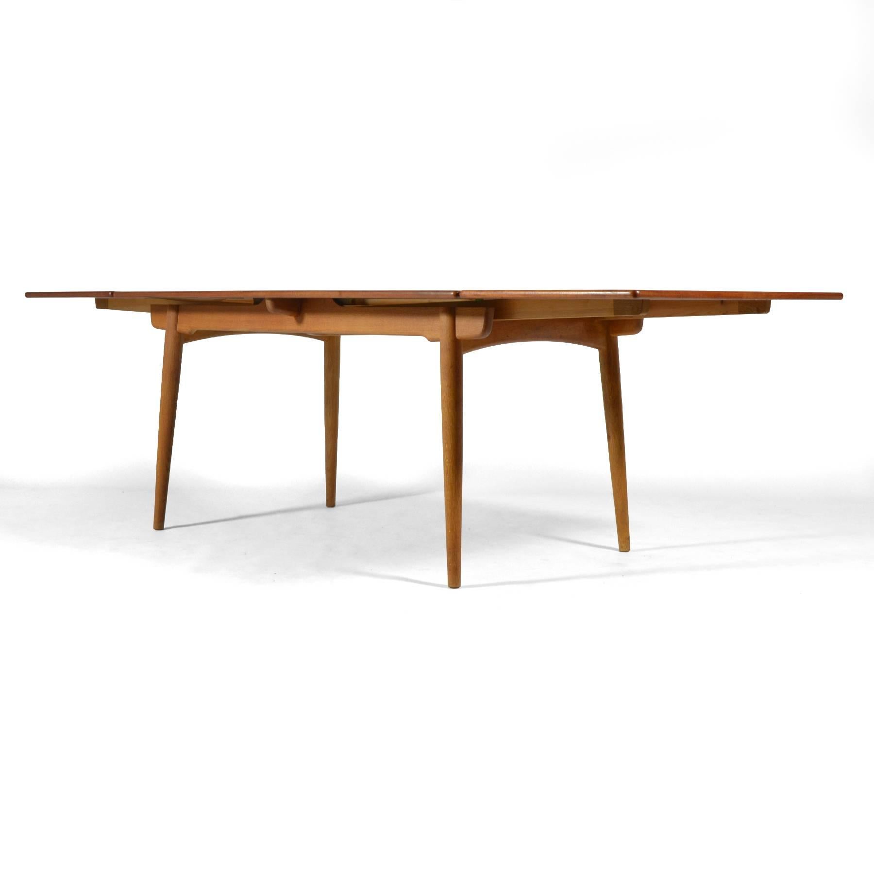 Hans Wegner AT312 Draw-Leaf Dining Table by Andreas Tuck In Good Condition In Highland, IN