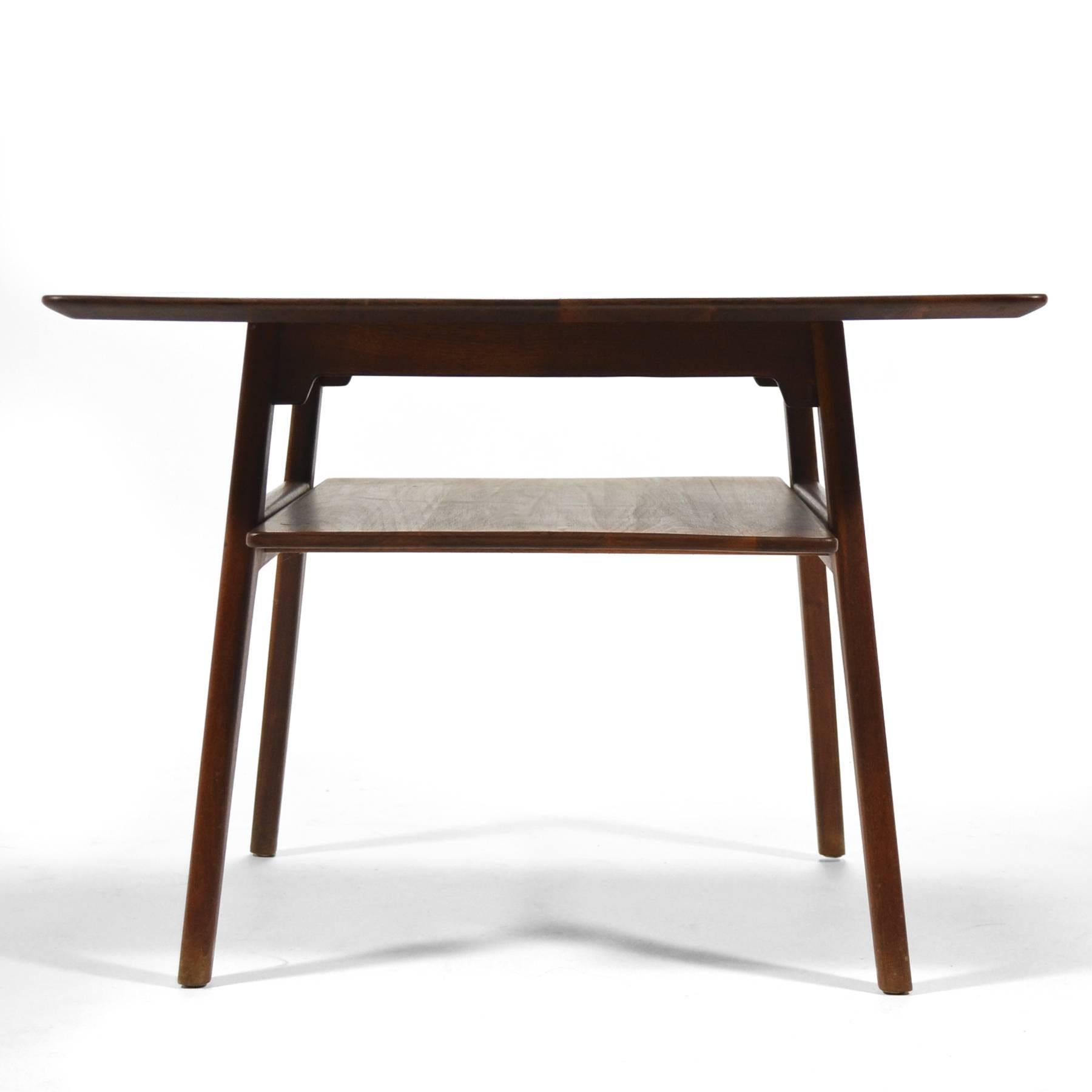 Mid-Century Modern Jens Risom Walnut Side or End Table For Sale