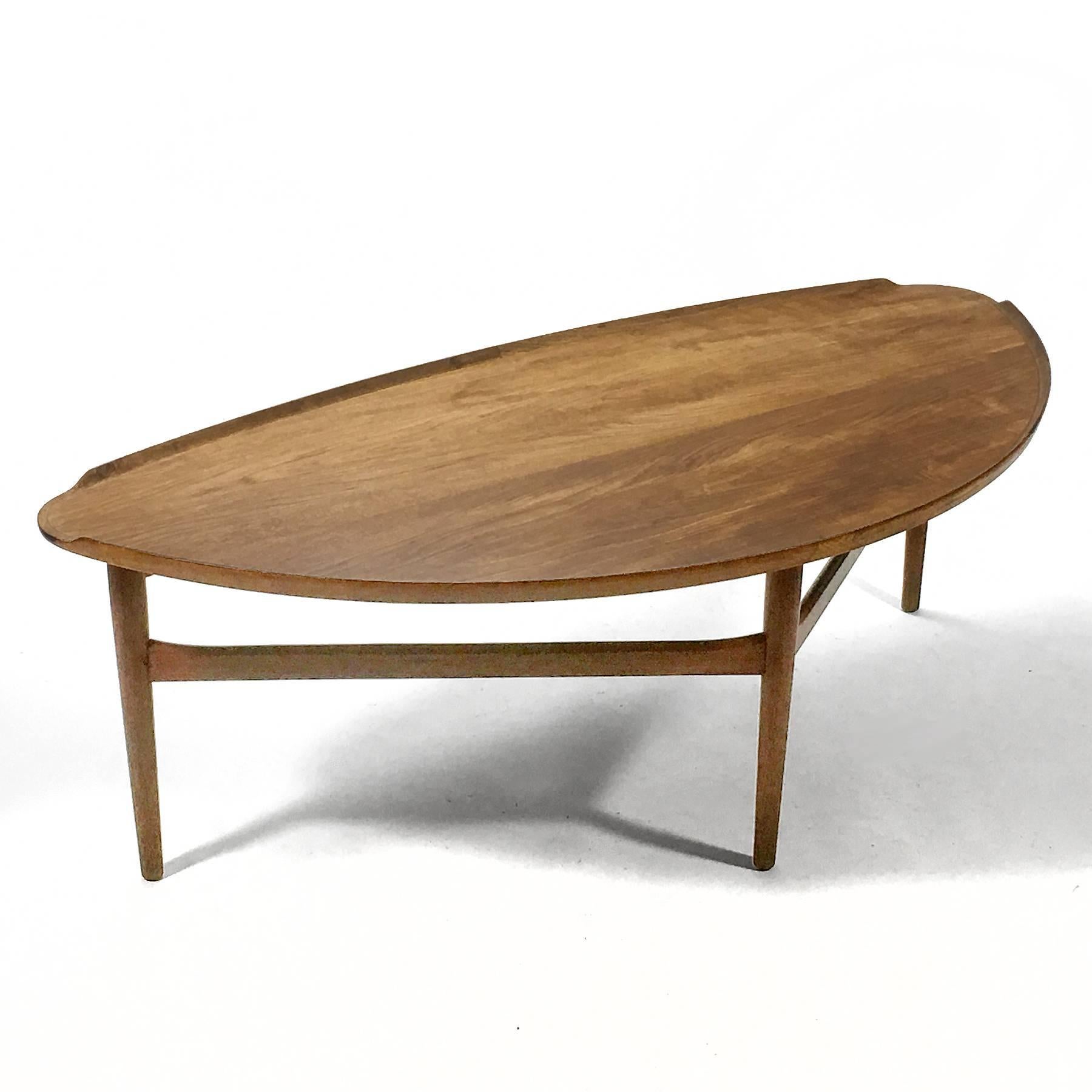 This table was designed by Danish master Finn Juhl and crafted by Baker Furniture in the US in the 1950s.
Finn Juhl was skeptical that any American manufacturer could produce his designs to his exacting standards. After visiting Baker Furniture in