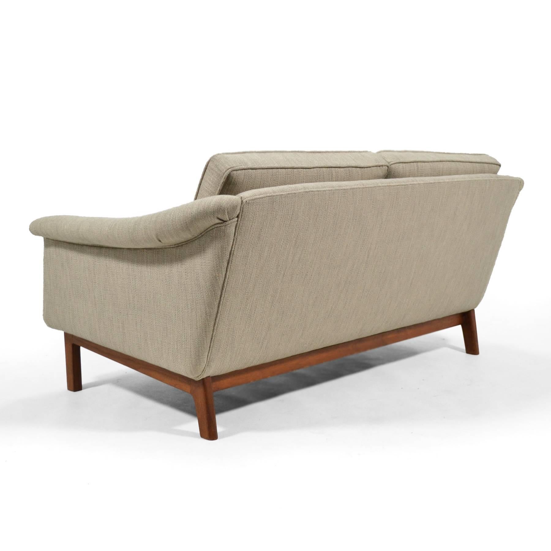 Folke Ohlsson Two-Seat Sofa by DUX In Excellent Condition In Highland, IN