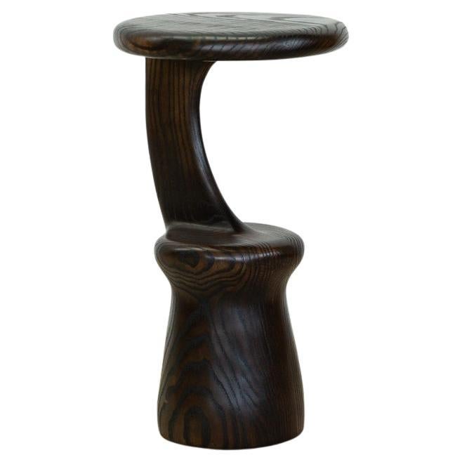 Table d'appoint sculpturale - Charred Oak Wood en vente