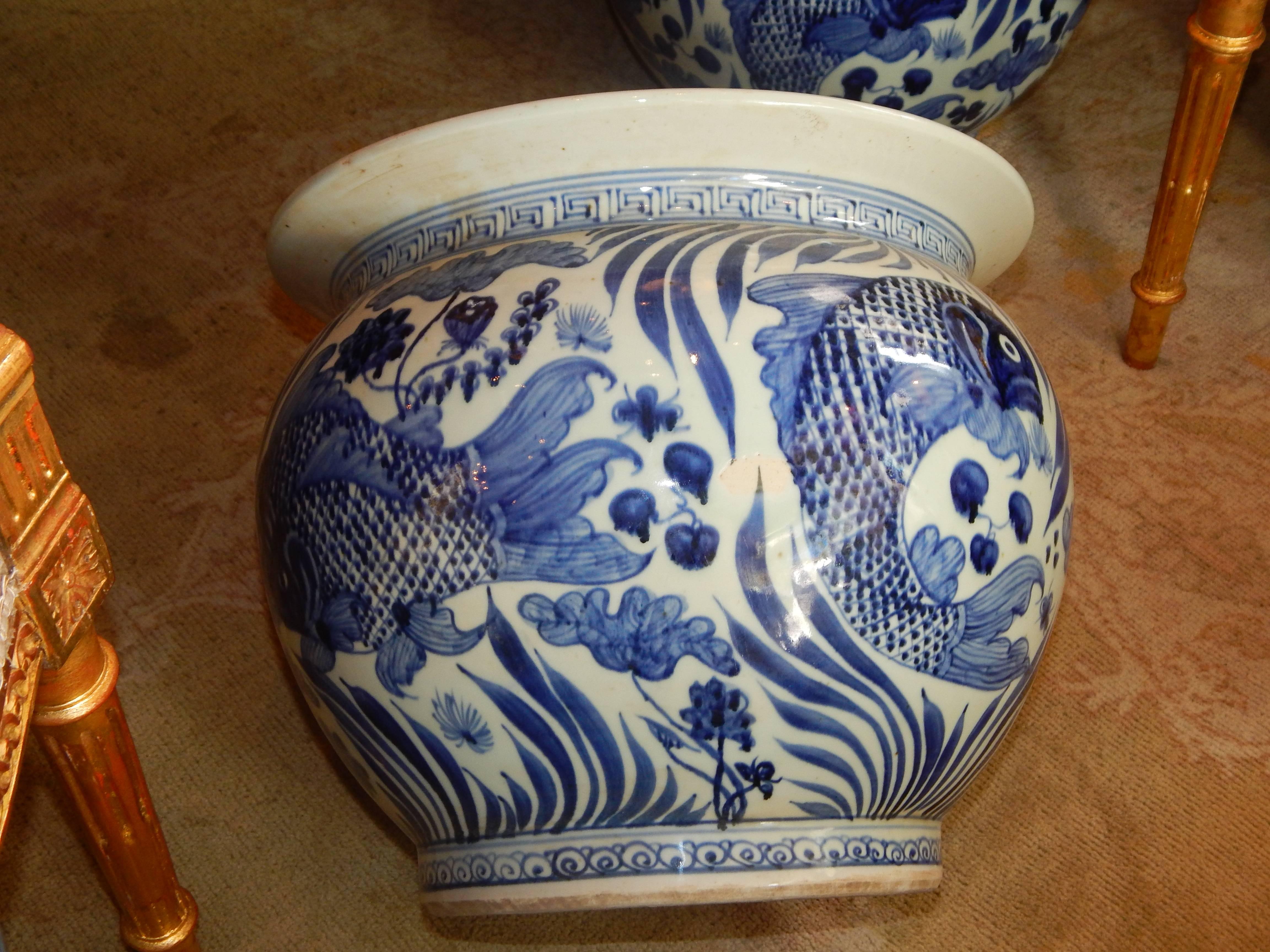 Glazed Lovely Pair of Blue and White Chinese Export Porcelain Fishbowls