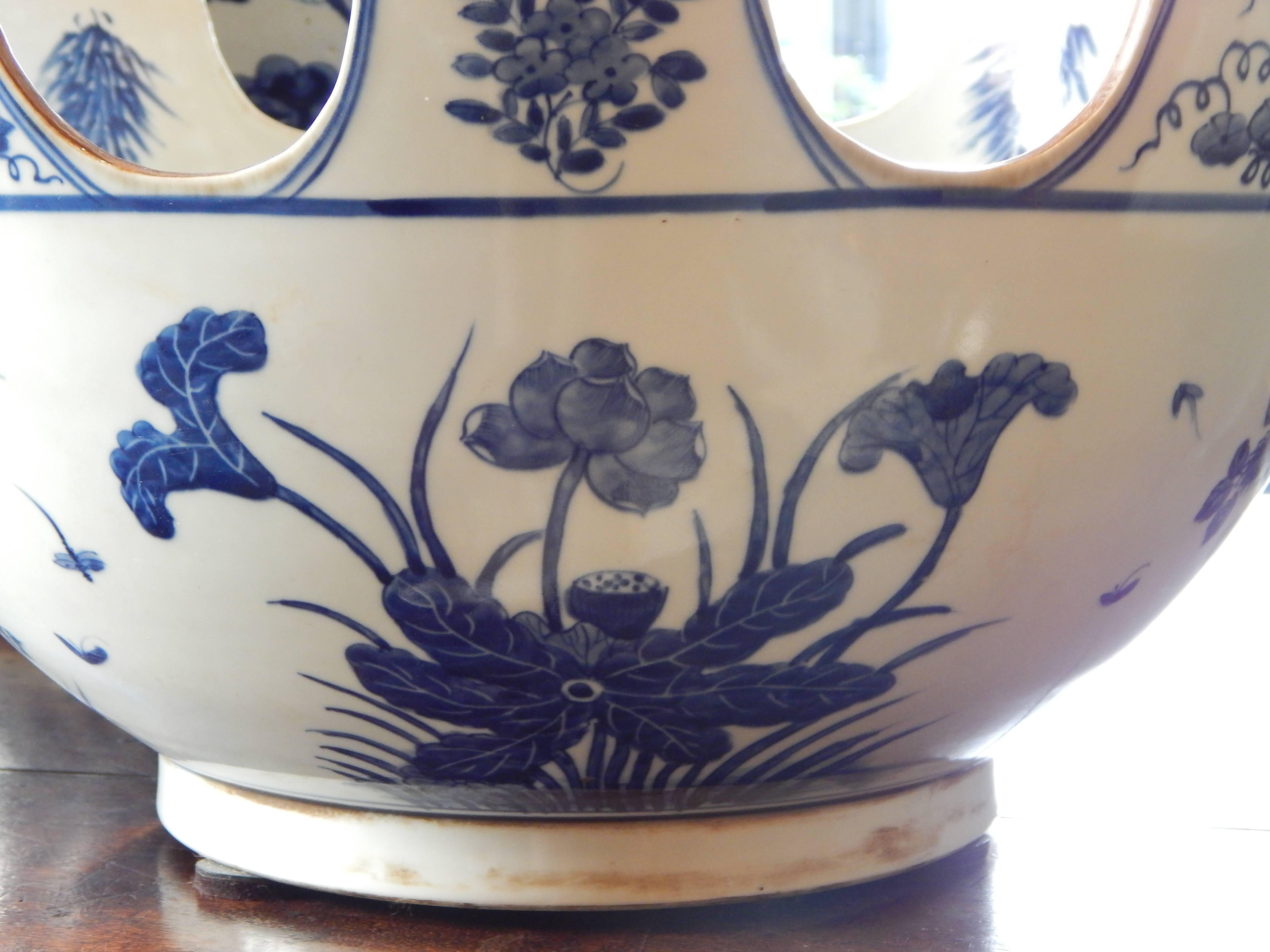  Blue and White Chinese Export Monteith Bowl  3