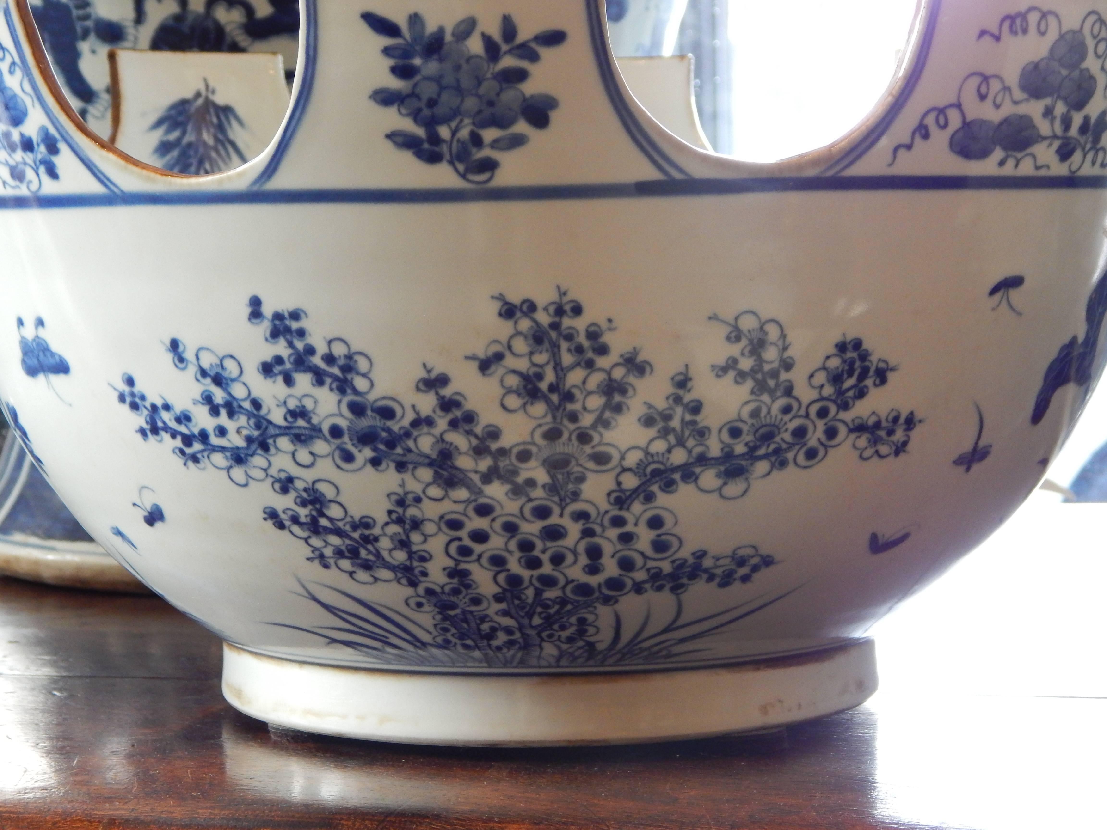  Blue and White Chinese Export Monteith Bowl  4