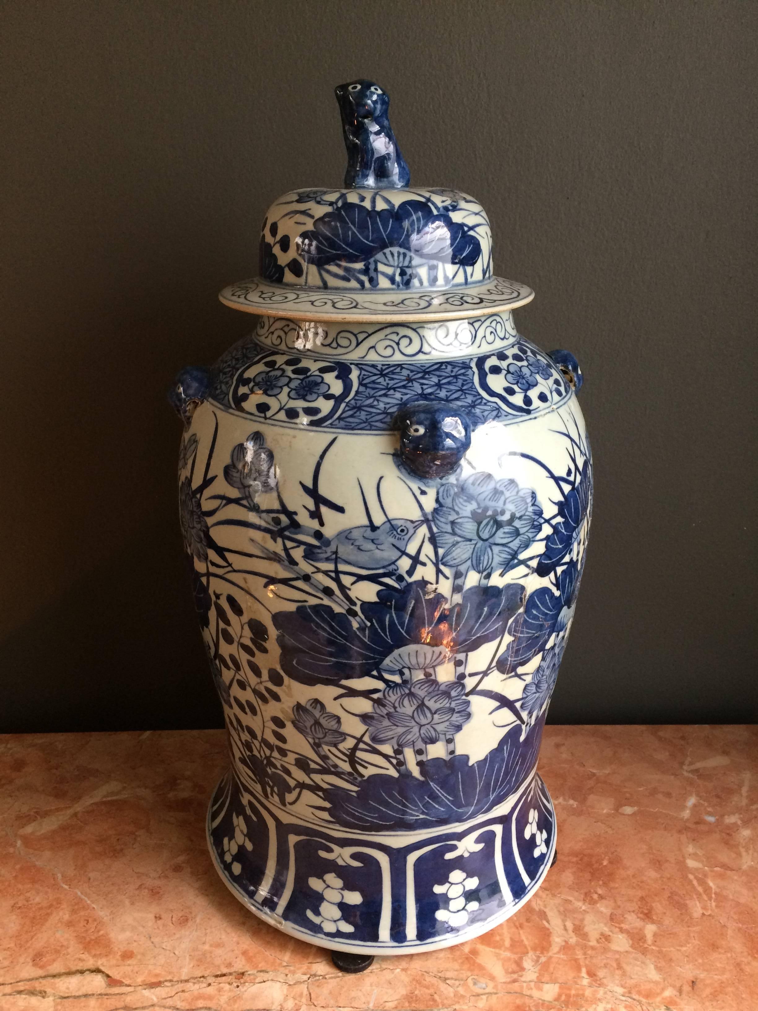 Attractive Blue and White Chinese Export Lidded Baluster Jar In Fair Condition In Palm Beach, FL