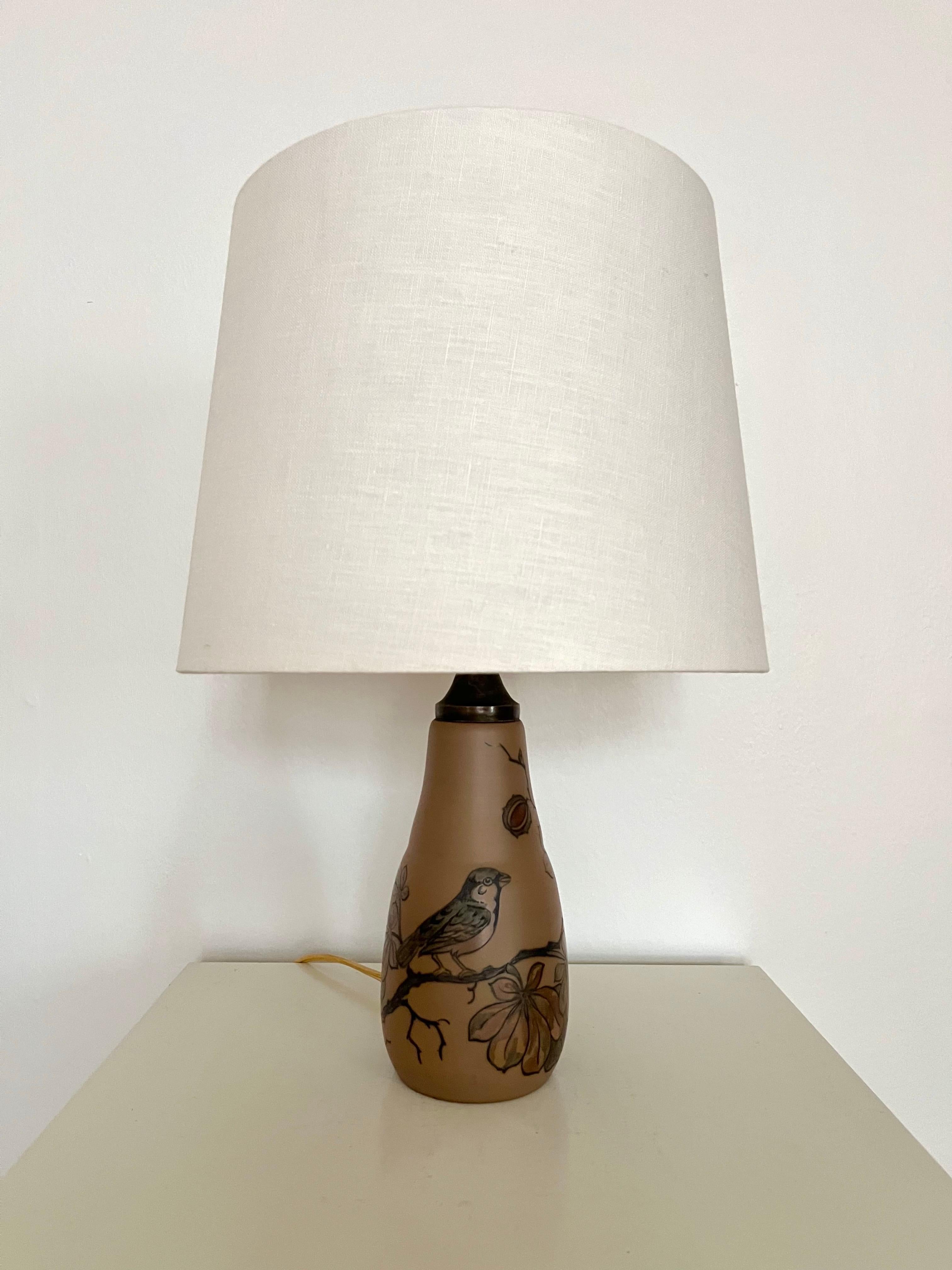 Peint à la main Lampe de table danoise Art nouveau des années 1930, décorée à la main par L. Hjorth en vente
