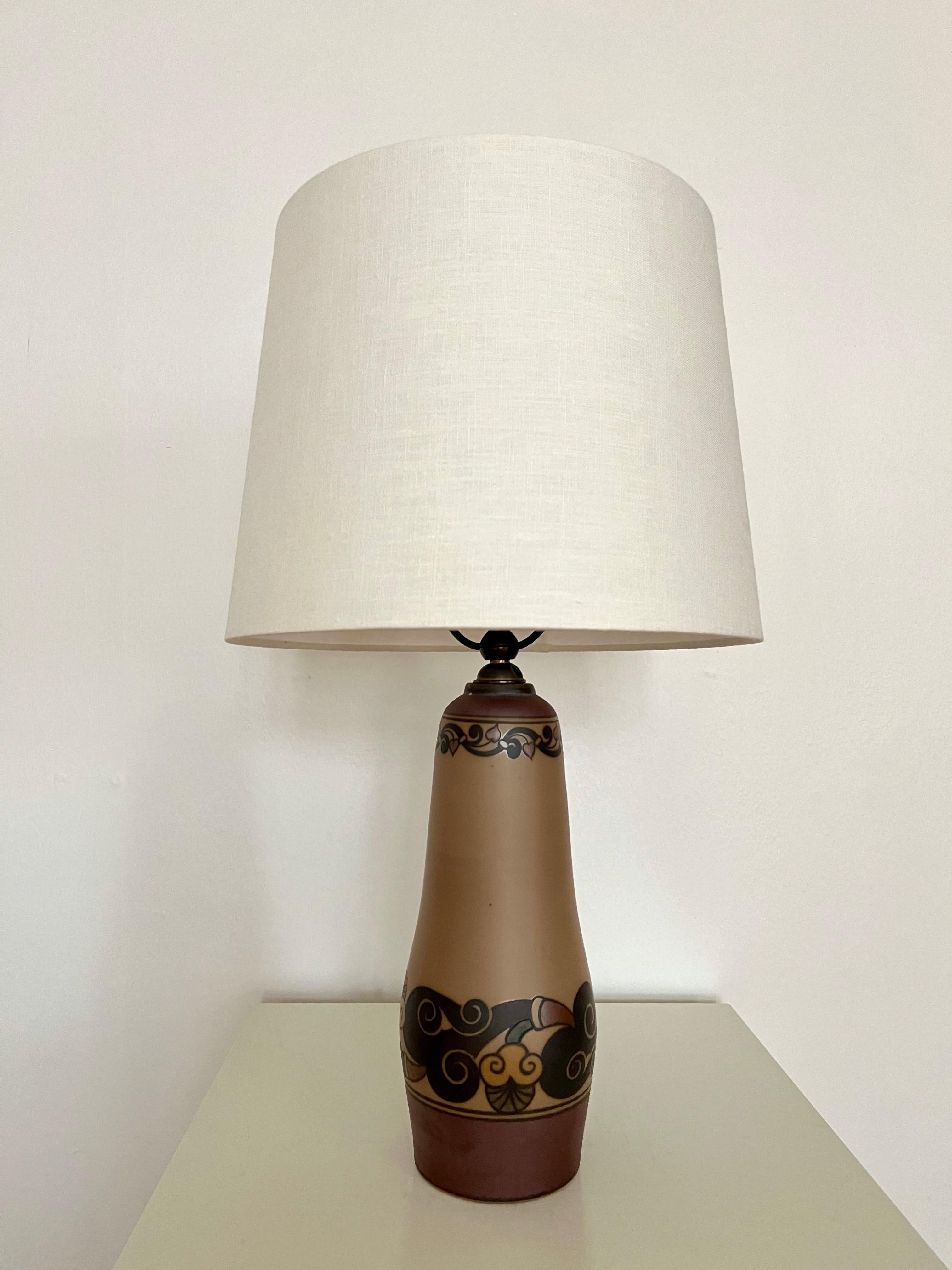 Lampe de table danoise Art Nouveau décorée à la main par L. Hjorth, années 1930 Bon état - En vente à Frederiksberg C, DK