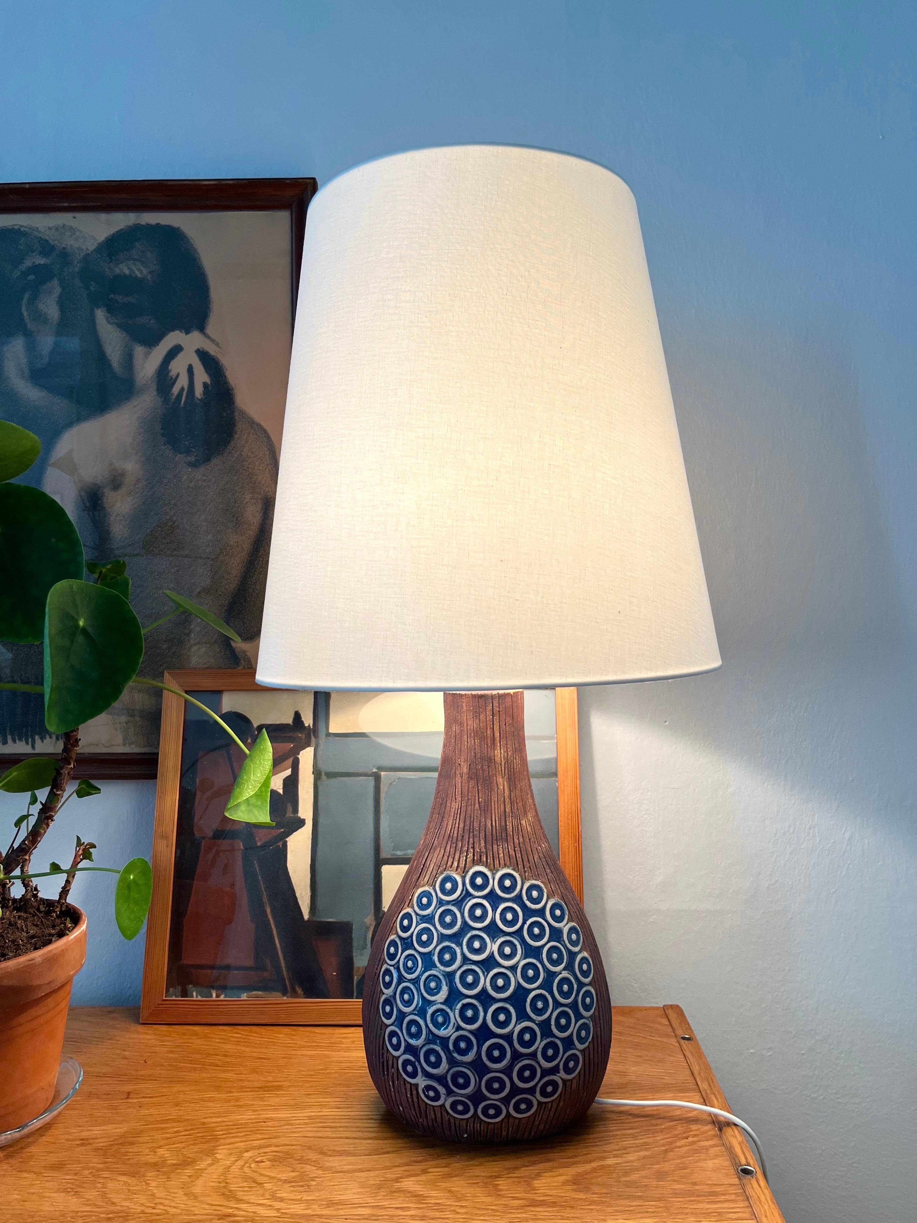 Scandinavo moderno Lampada da tavolo in ceramica decorata svedese Ego Stengods, anni '70 in vendita