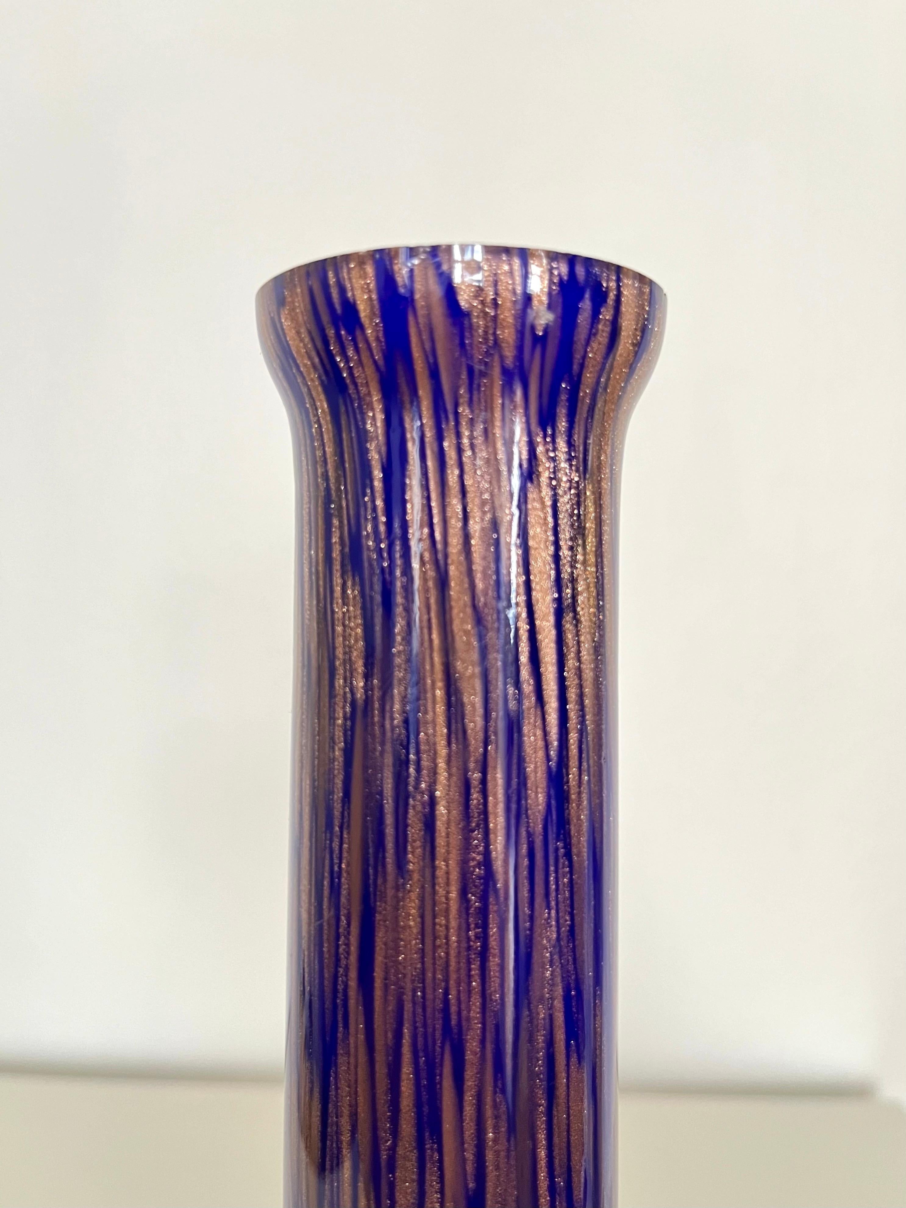 Vaso italiano in vetro di Murano blu cobalto con macchie di rame, anni '60 In condizioni buone in vendita a Frederiksberg C, DK