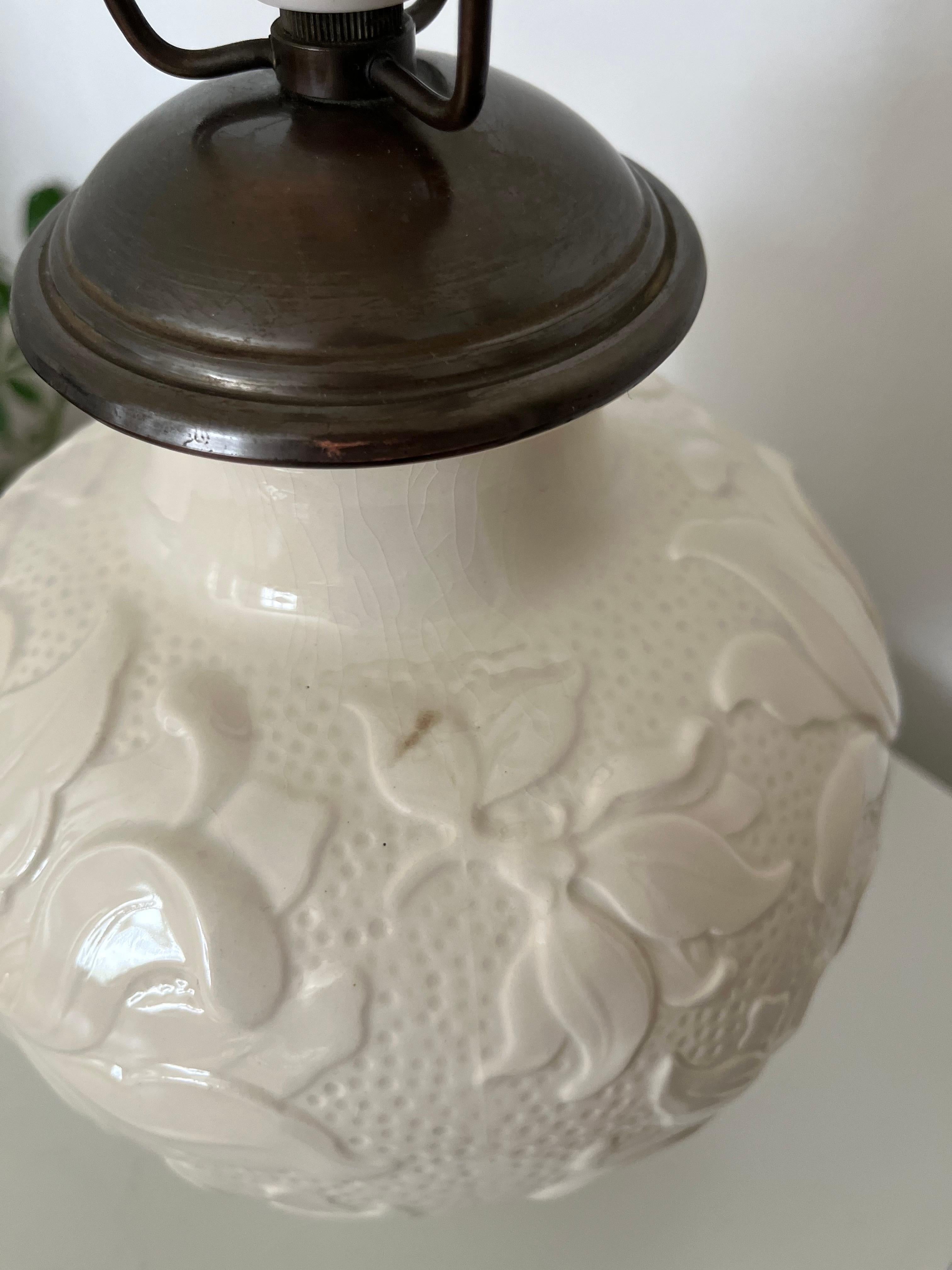 Lampe de table en céramique blanc-crème, motifs floraux en relief, Villeroy & Boch, années 1950 en vente 3