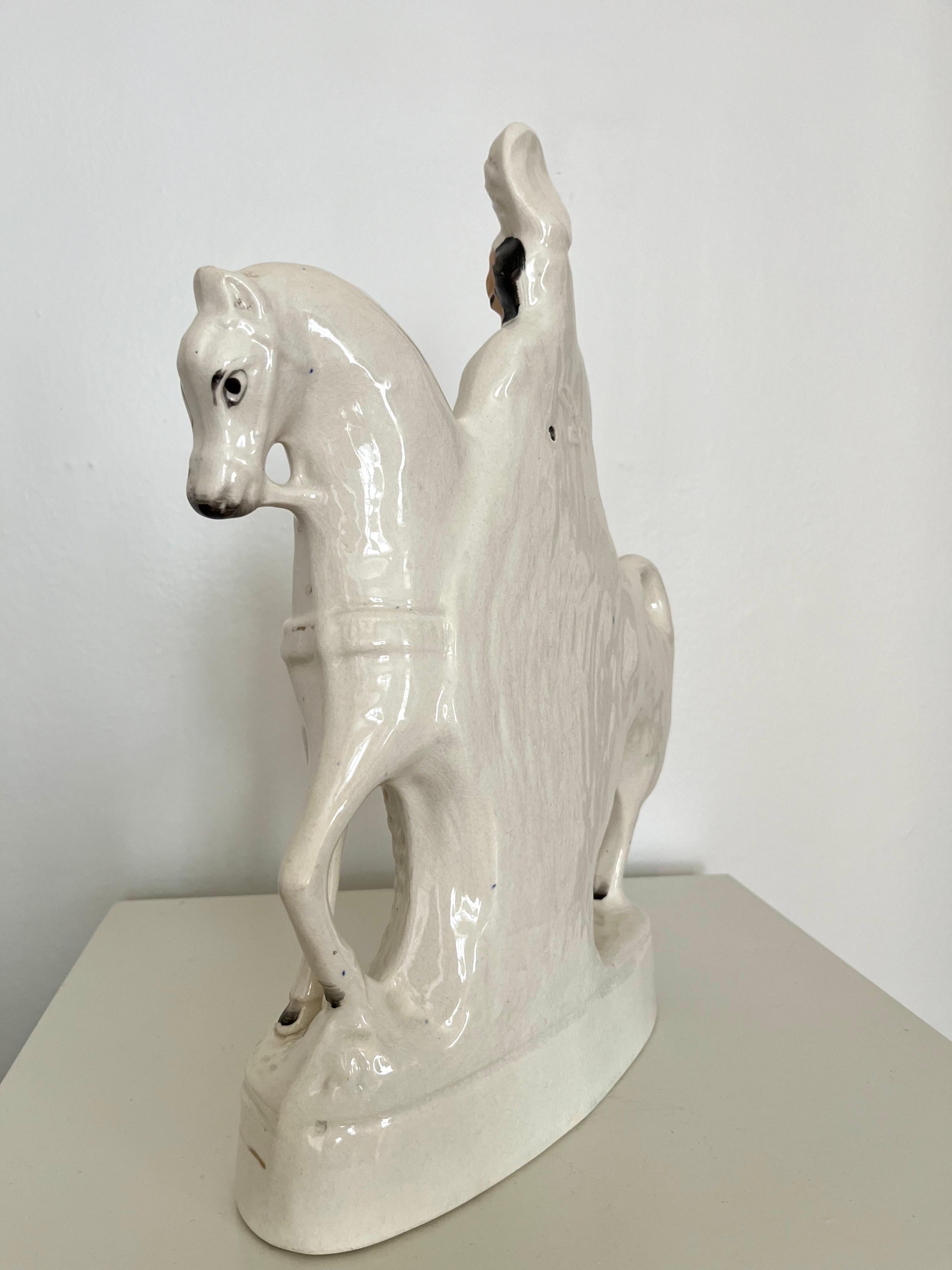 Ceramica Figura di cavallo e cavaliere dello Staffordshire, Inghilterra, 1850 ca. in vendita