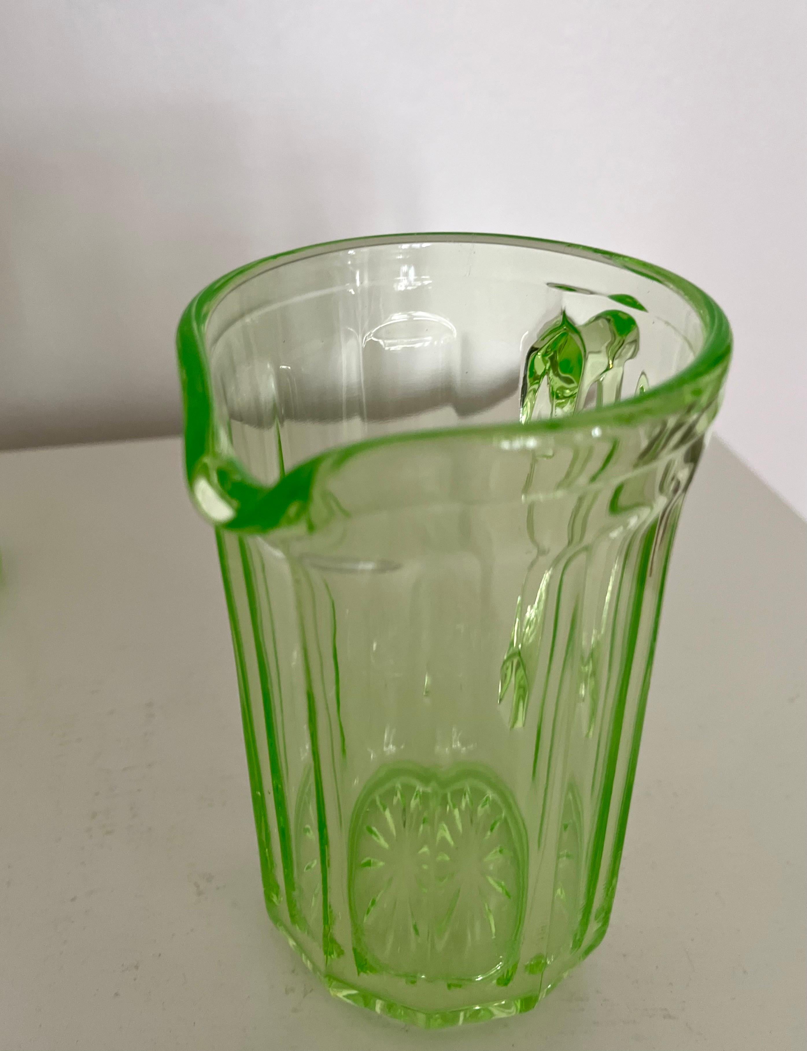 Verre Pichet et verres vert uranium de Fyens Glasværk, Danemark, années 1950-1960 en vente