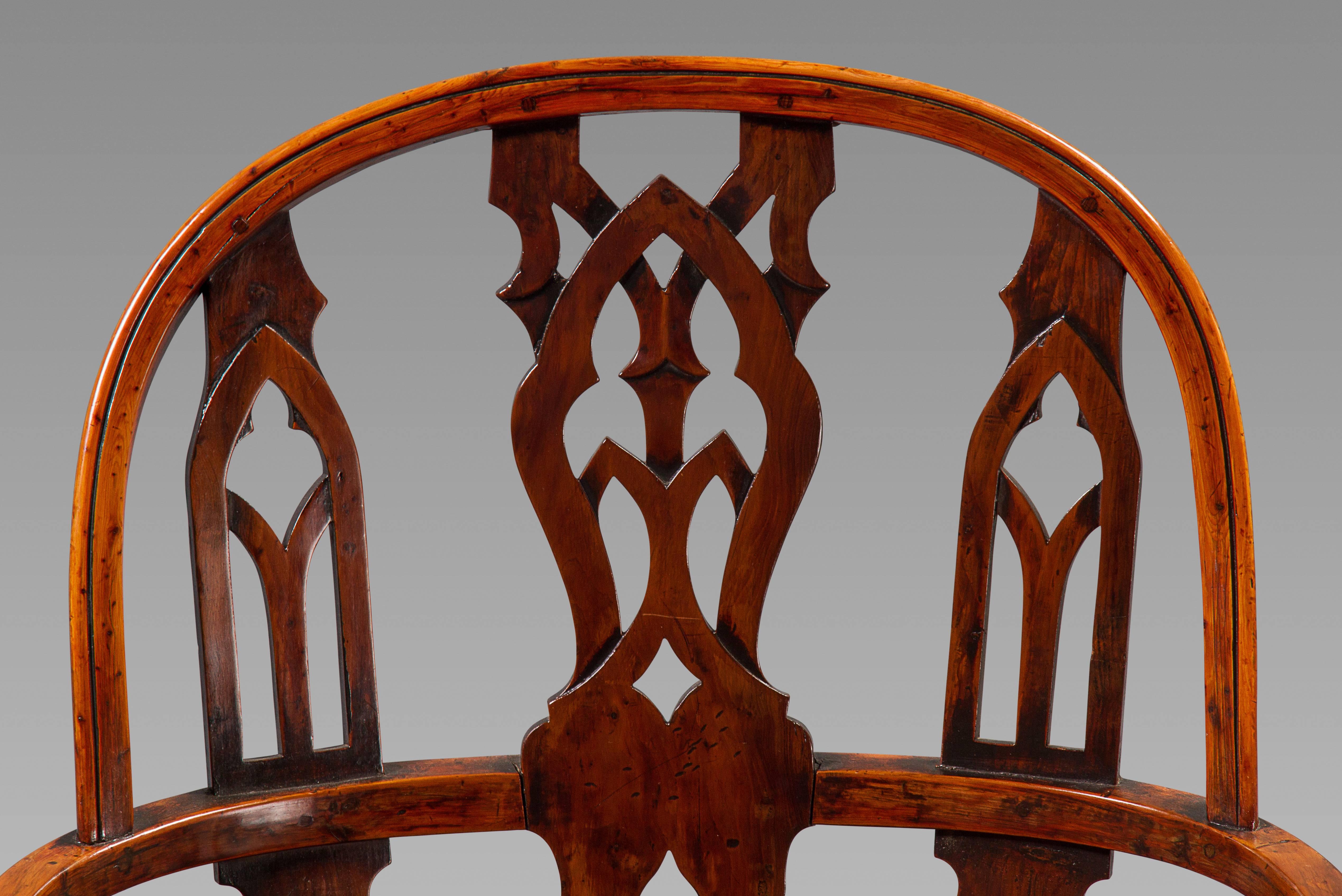 Fine and Very Rare Mid-18th Century Gothic Windsor Armchair In Excellent Condition In New York, NY