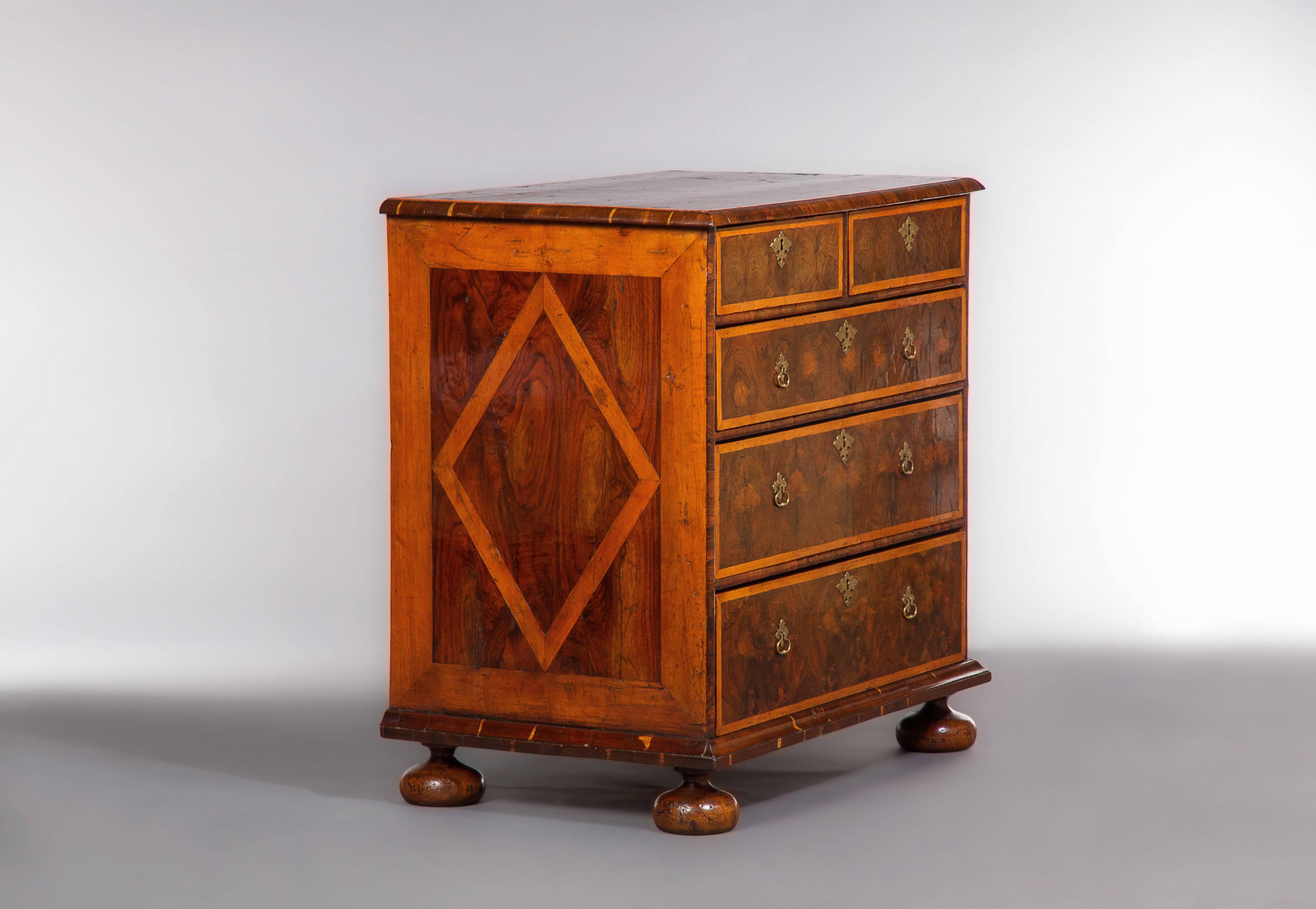 Queen Anne Visually Striking Charles II Oyster Veneer and Line Inlay Chest of Drawers For Sale