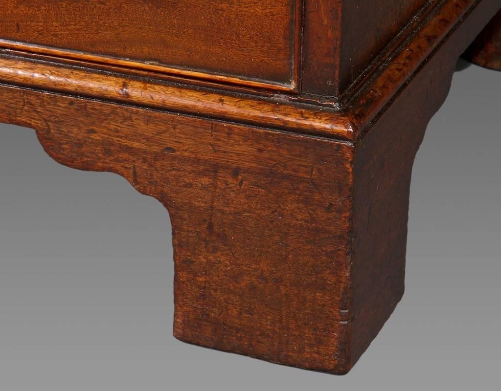 George III Mahogany Kneehole Desk of Exceptional Quality In Excellent Condition For Sale In New York, NY
