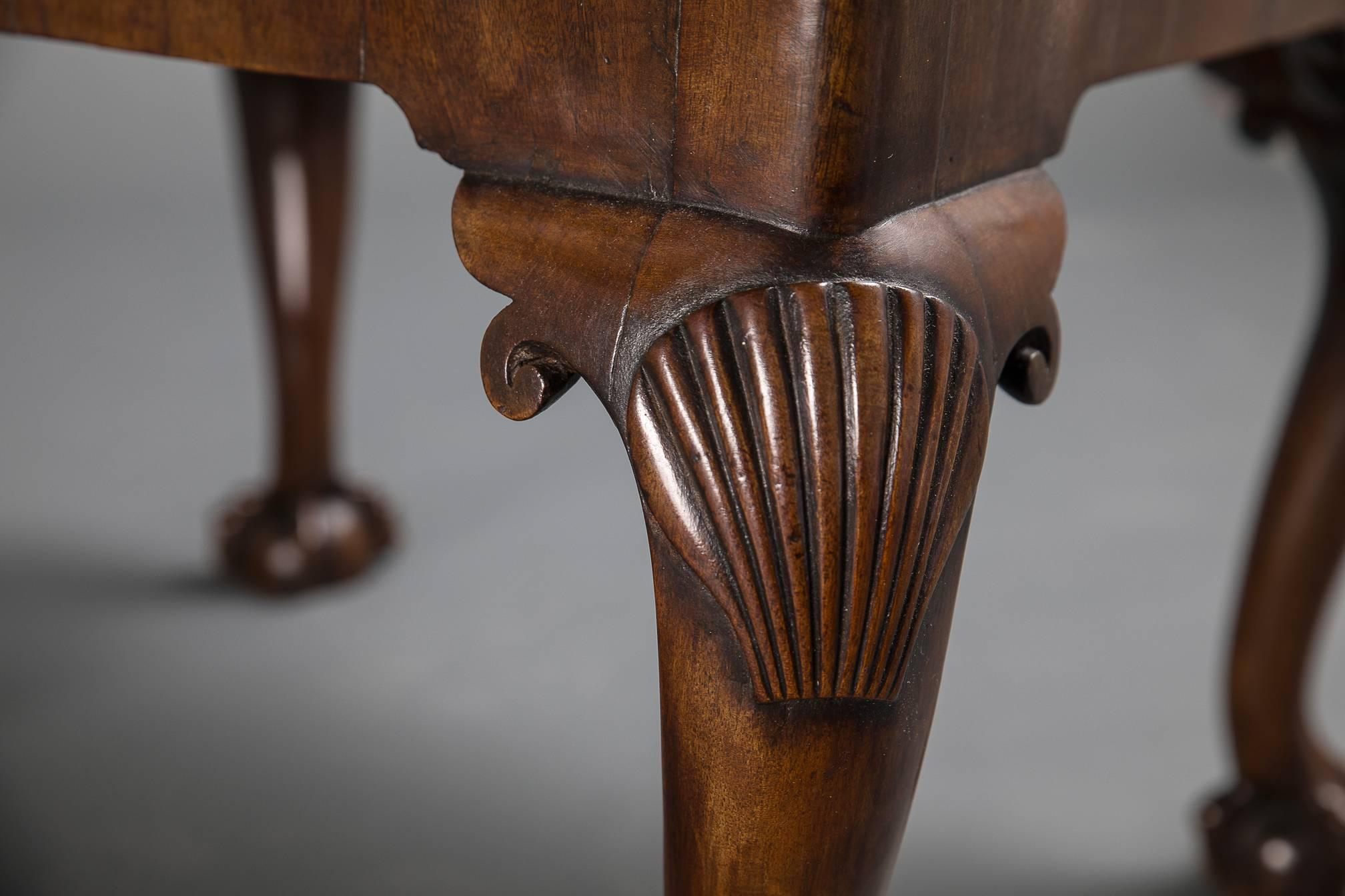 George II Walnut Stool In Good Condition For Sale In New York, NY