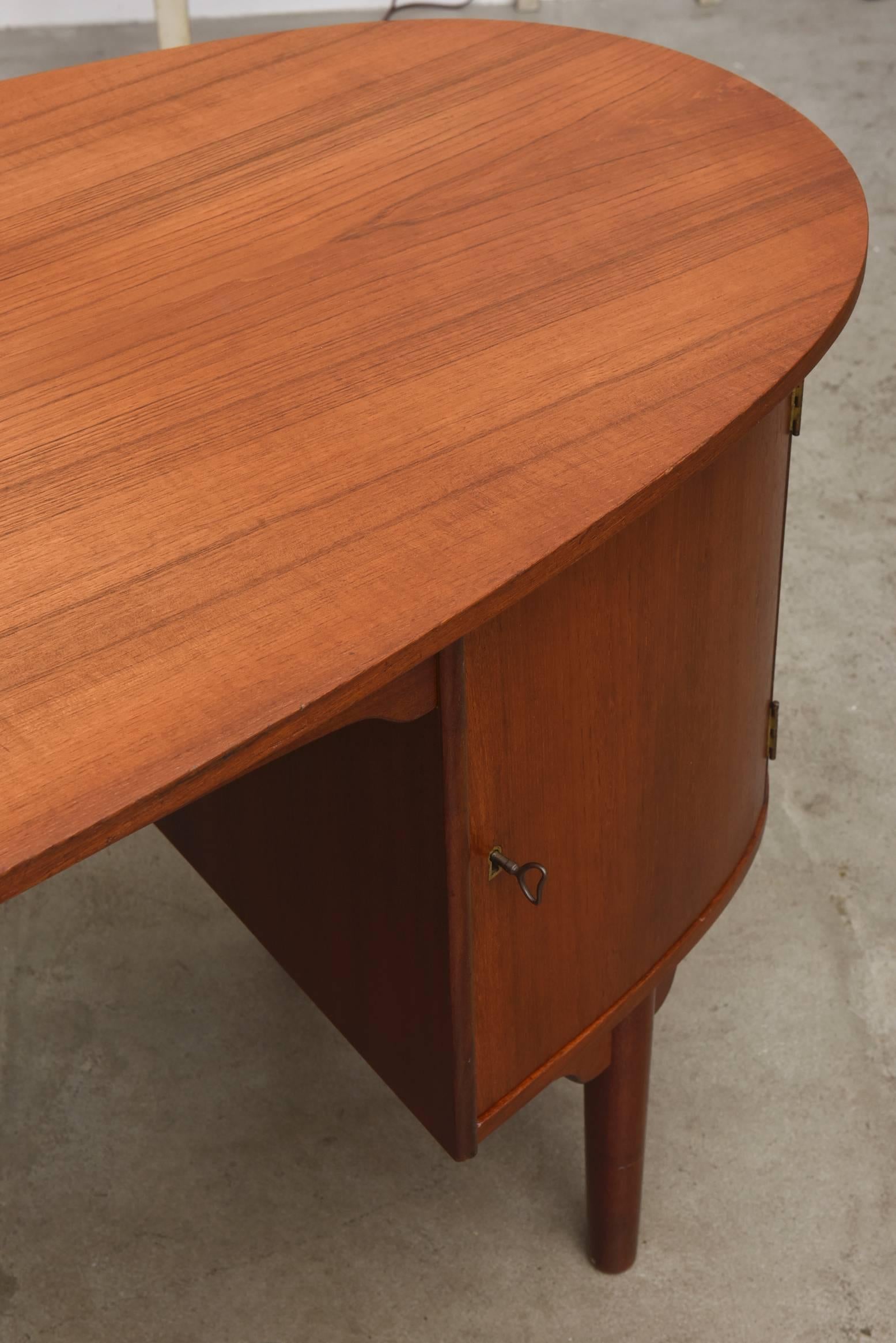 Vintage 1950s Danish Mid-Century Modern Teak Desk 2