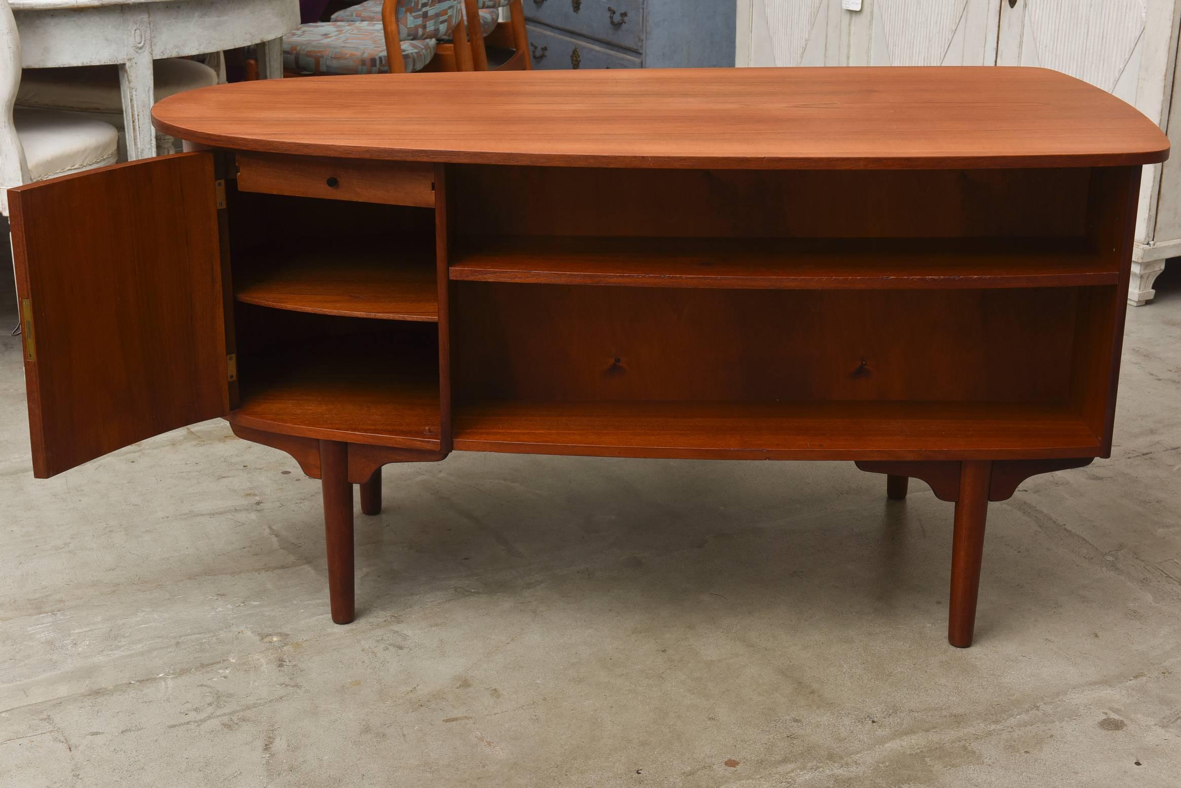 Vintage 1950s Danish Mid-Century Modern Teak Desk 4