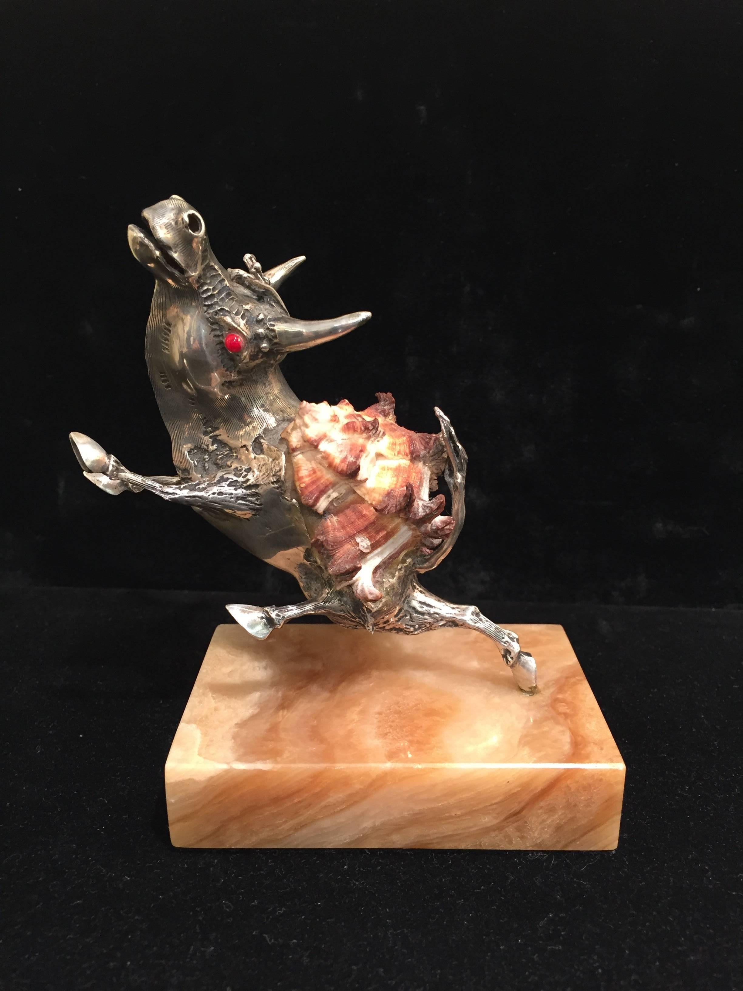 Americano Coppia di figure dello zodiaco in argento A. Teno, conchiglia di mare, pietra rossa e occhio di zodiaco in vendita