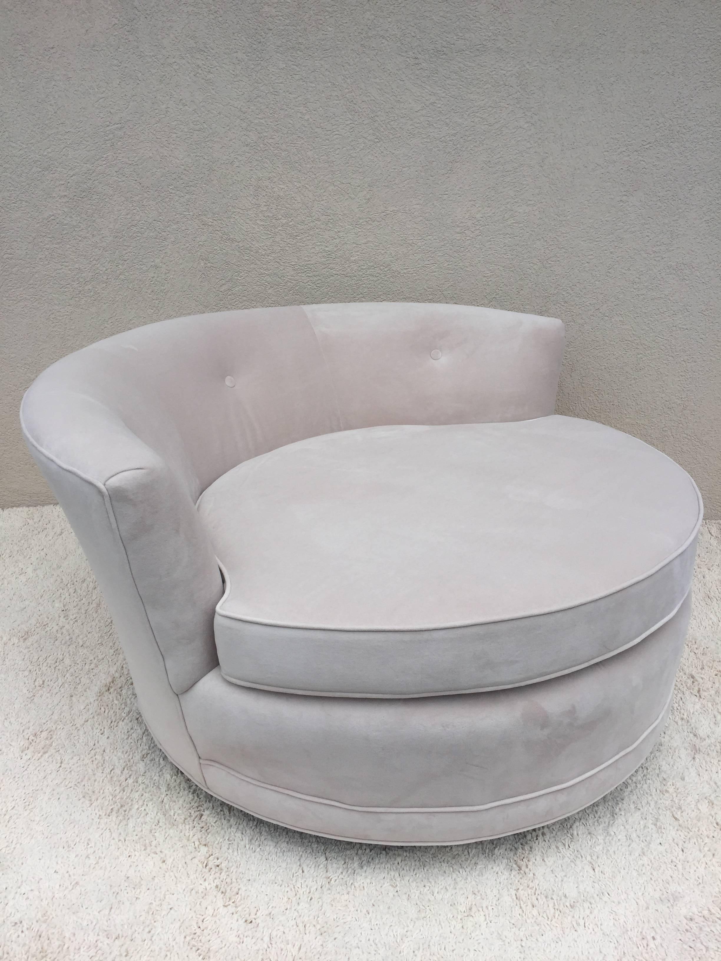 American Milo Baughman Style Extra Large Circular Two-Seat Club Chair For Sale