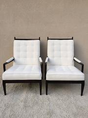 Coppia di eleganti sedie da club con schienale alto