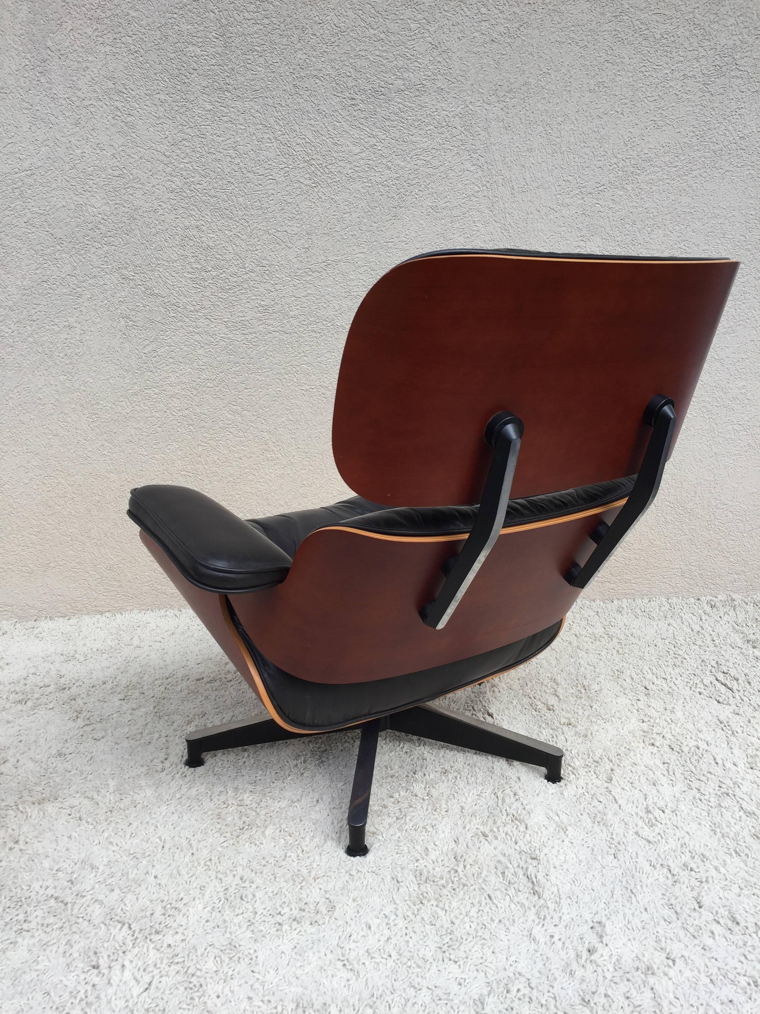 Charles Eames Lounge Chair and Ottoman for Herman Miller In Excellent Condition In Westport, CT