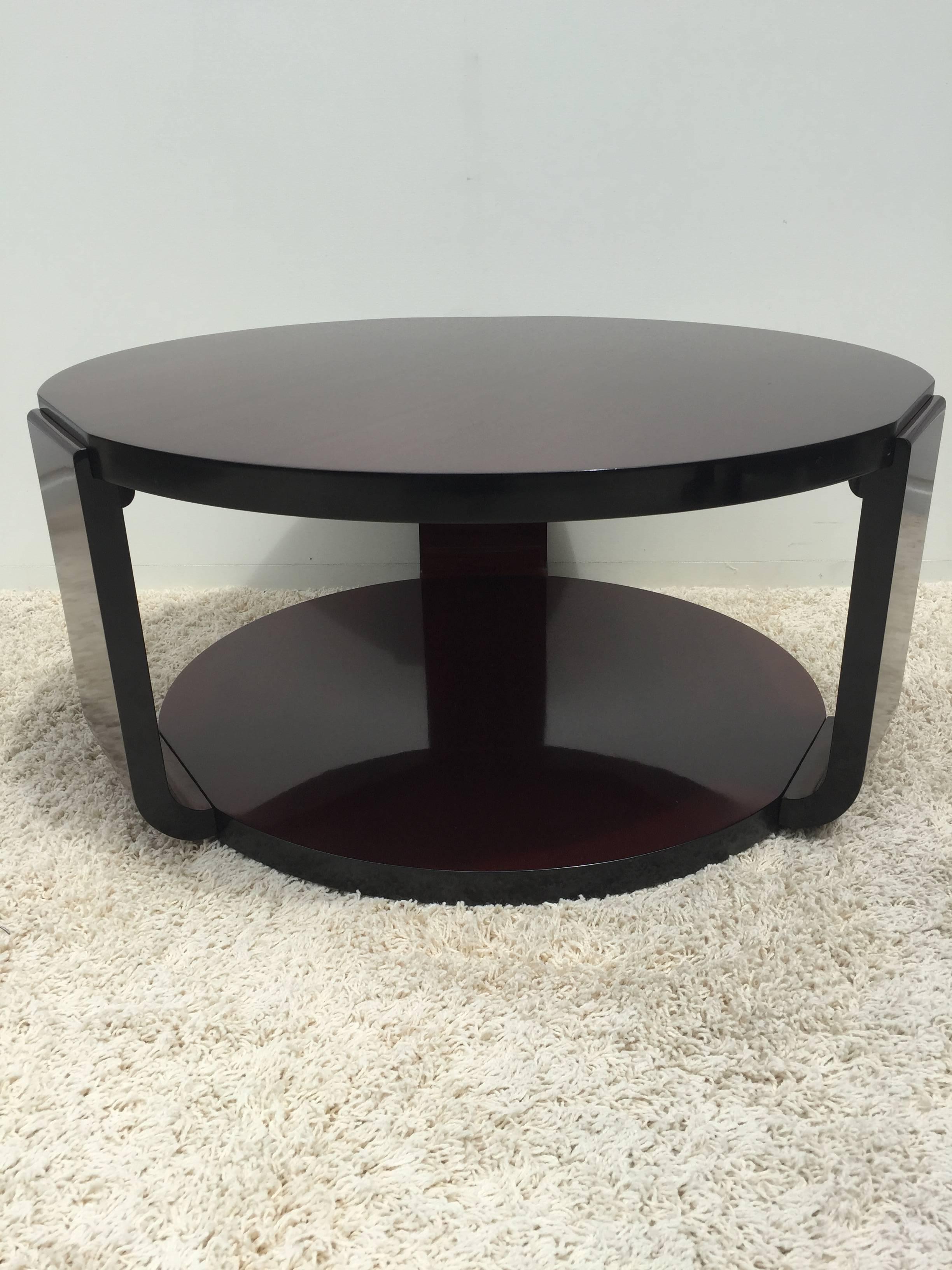Art Deco, Brown Saltman two-tier mahogany and black lacquer trim coffee/ cocktail table.